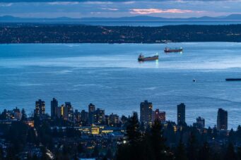 IMMACULATE FAMILY RESIDENCE WITH OCEAN & CITY VIEWS - 2527 Westhill Drive, West Vancouver