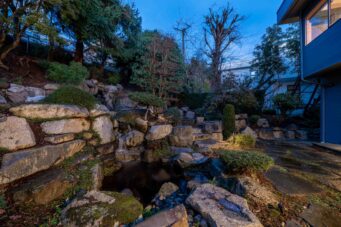 IMMACULATE FAMILY RESIDENCE WITH OCEAN & CITY VIEWS - 2527 Westhill Drive, West Vancouver