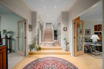 IMMACULATE FAMILY RESIDENCE WITH OCEAN & CITY VIEWS - 2527 Westhill Drive, West Vancouver