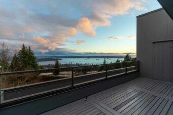 IMMACULATE FAMILY RESIDENCE WITH OCEAN & CITY VIEWS - 2527 Westhill Drive, West Vancouver