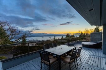 IMMACULATE FAMILY RESIDENCE WITH OCEAN & CITY VIEWS - 2527 Westhill Drive, West Vancouver