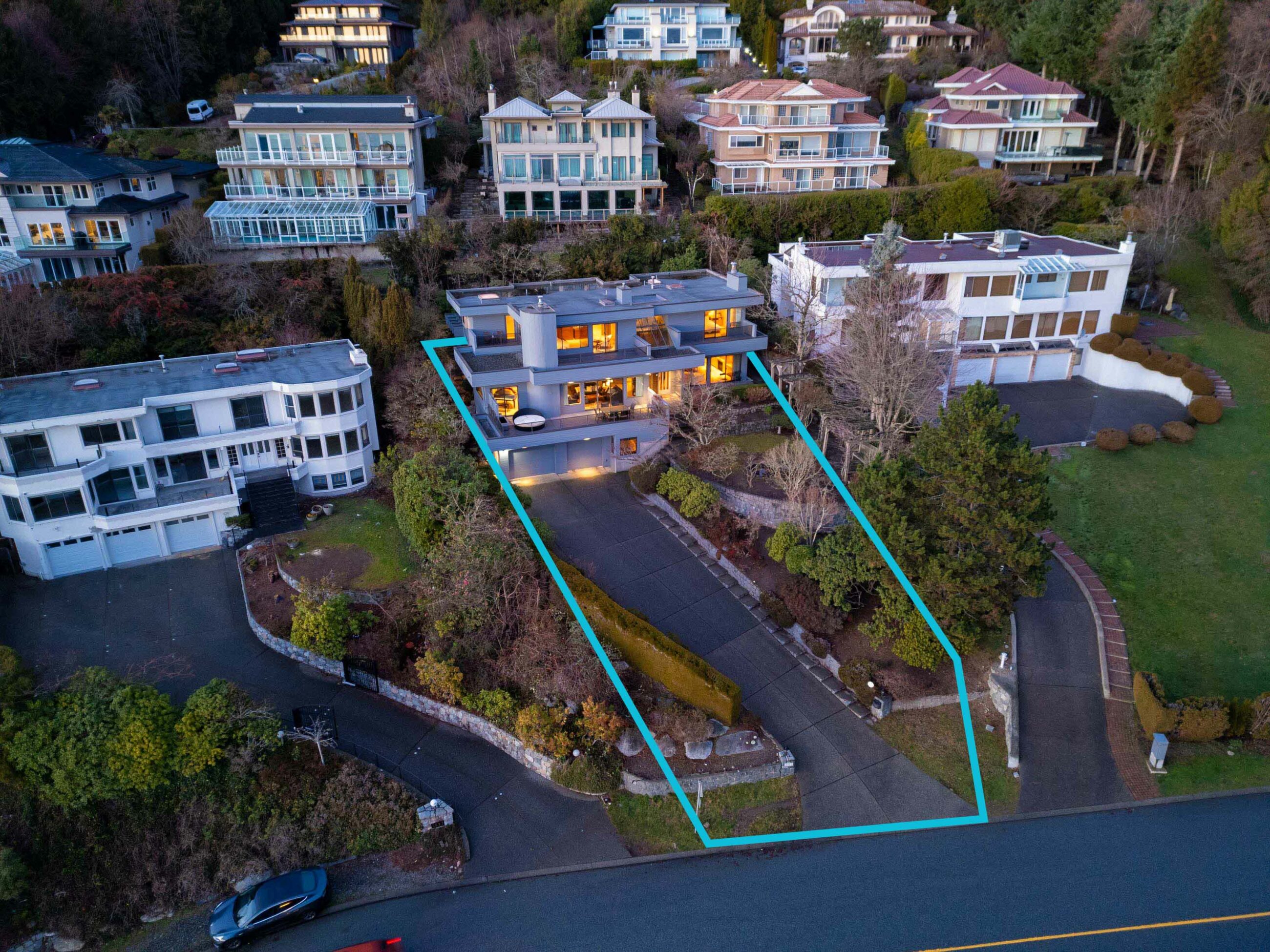 IMMACULATE FAMILY RESIDENCE WITH OCEAN & CITY VIEWS – 2527 Westhill Drive, West Vancouver