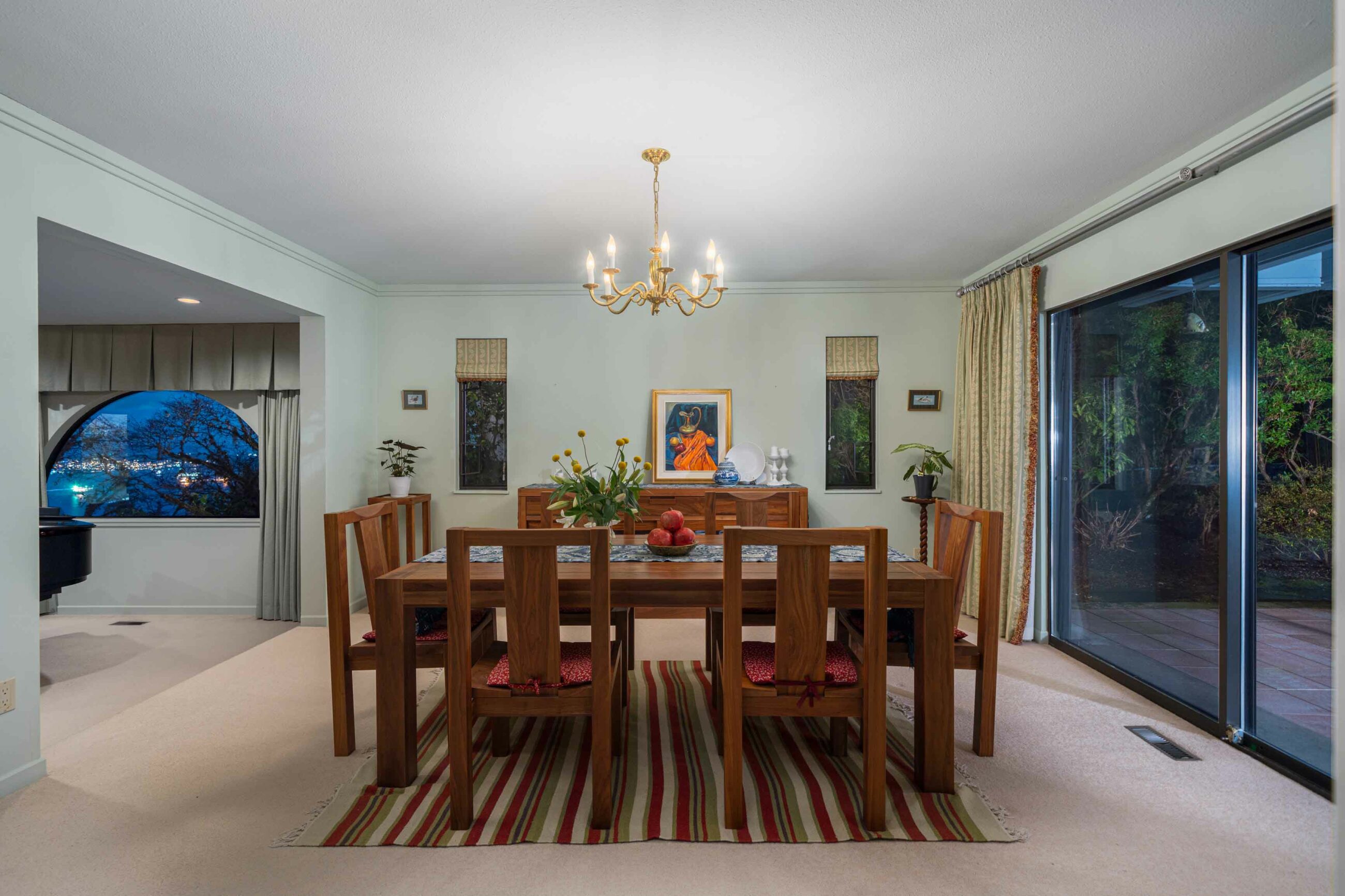 IMMACULATE FAMILY RESIDENCE WITH OCEAN & CITY VIEWS - 2527 Westhill Drive, West Vancouver