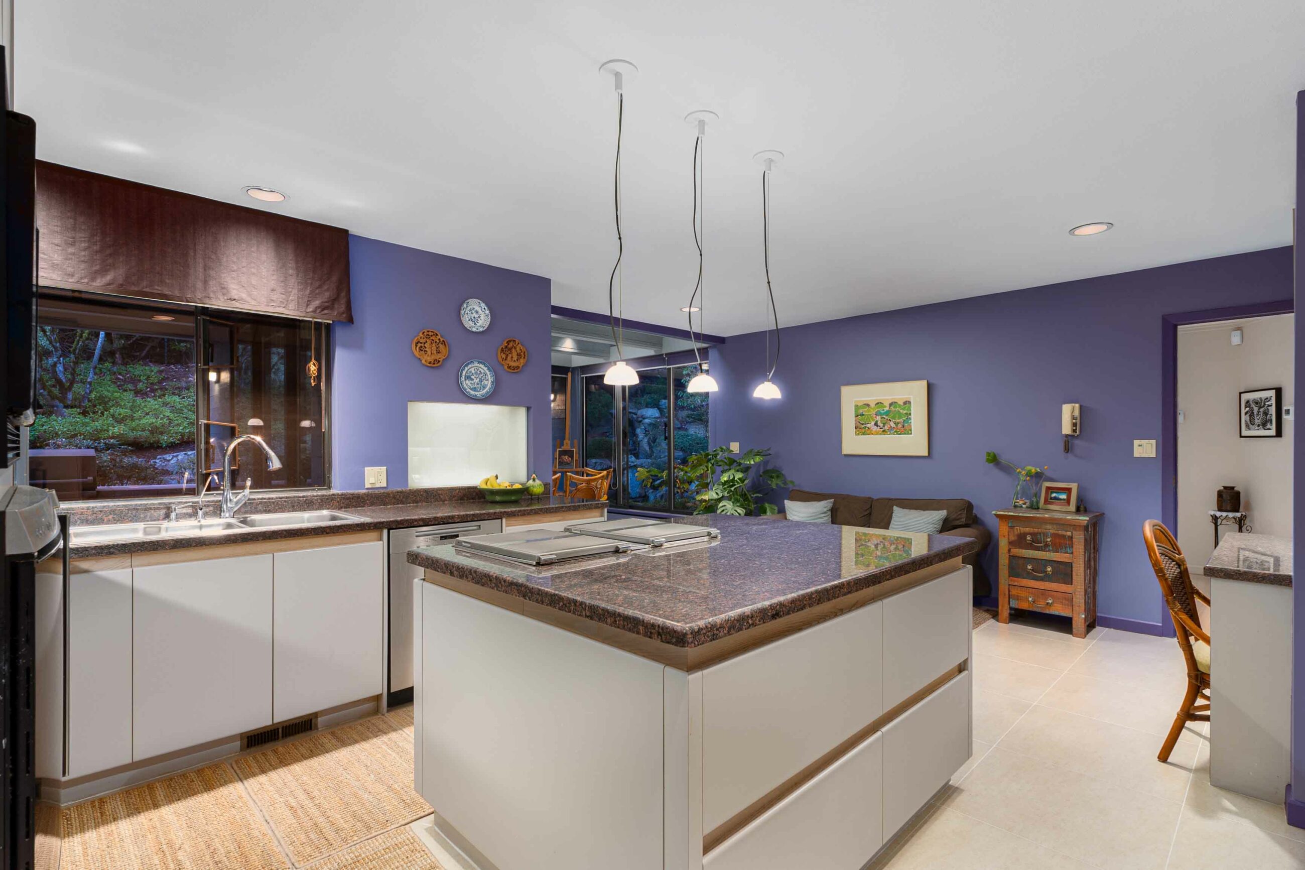 IMMACULATE FAMILY RESIDENCE WITH OCEAN & CITY VIEWS - 2527 Westhill Drive, West Vancouver