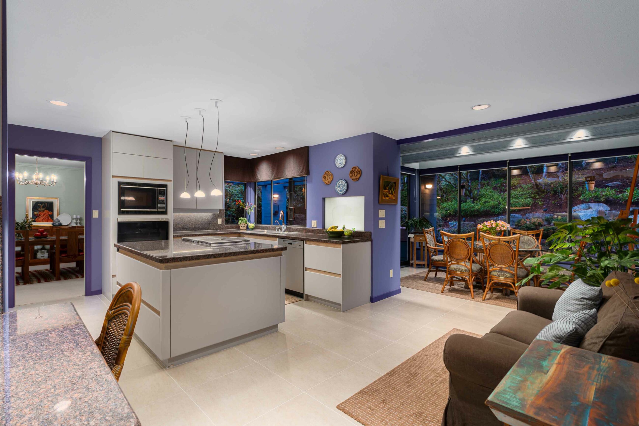 IMMACULATE FAMILY RESIDENCE WITH OCEAN & CITY VIEWS - 2527 Westhill Drive, West Vancouver