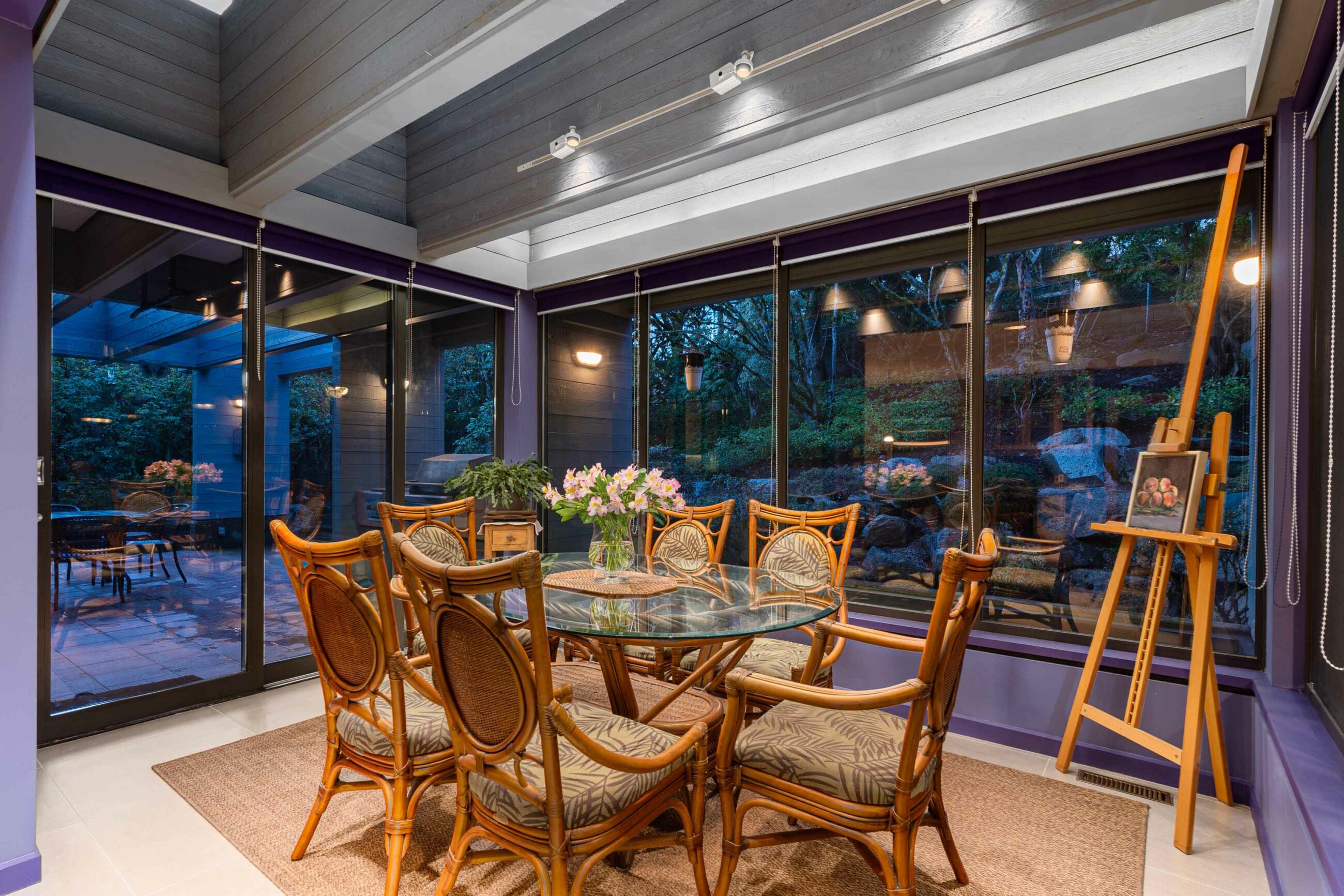 IMMACULATE FAMILY RESIDENCE WITH OCEAN & CITY VIEWS - 2527 Westhill Drive, West Vancouver