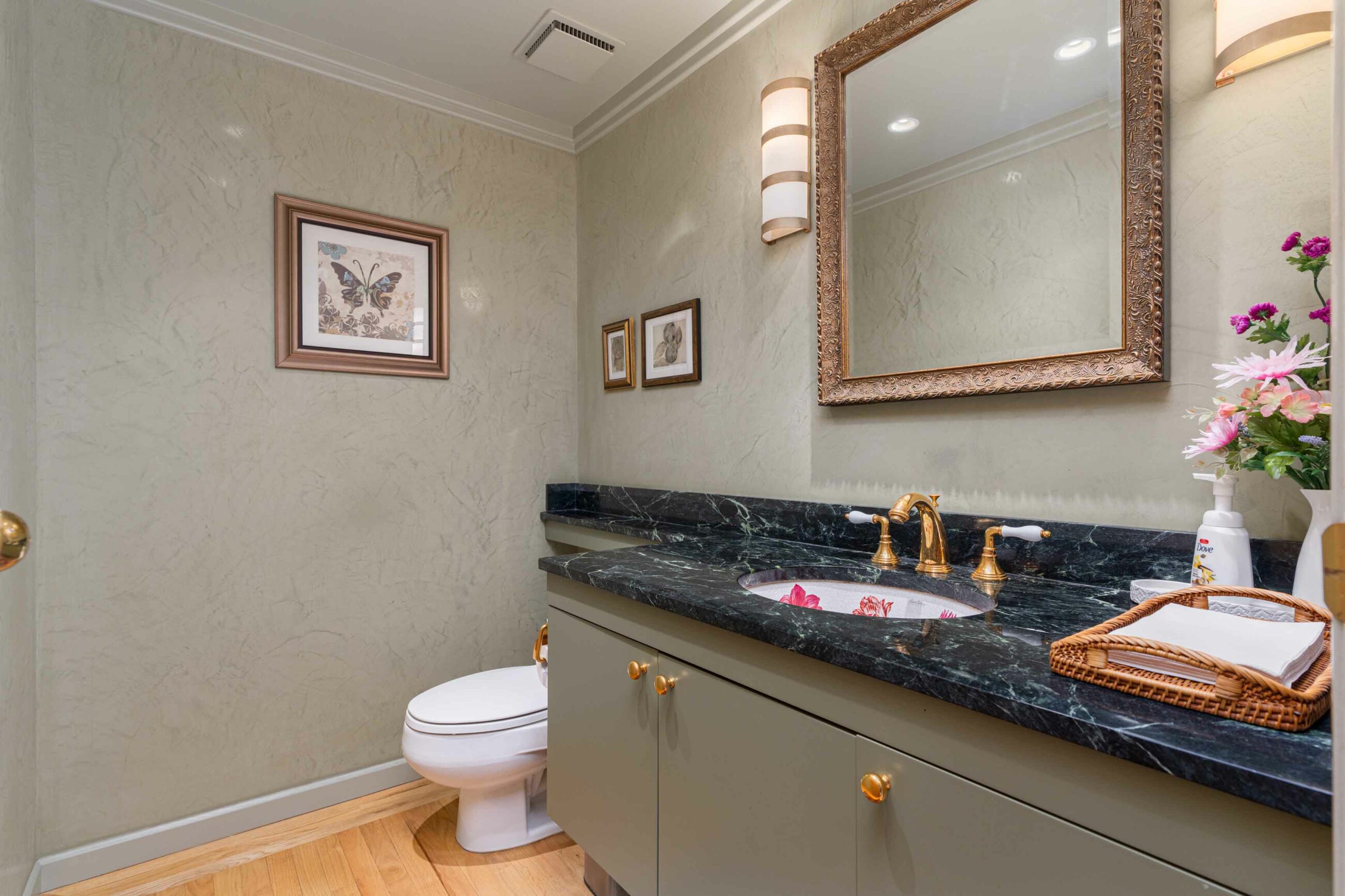 IMMACULATE FAMILY RESIDENCE WITH OCEAN & CITY VIEWS - 2527 Westhill Drive, West Vancouver