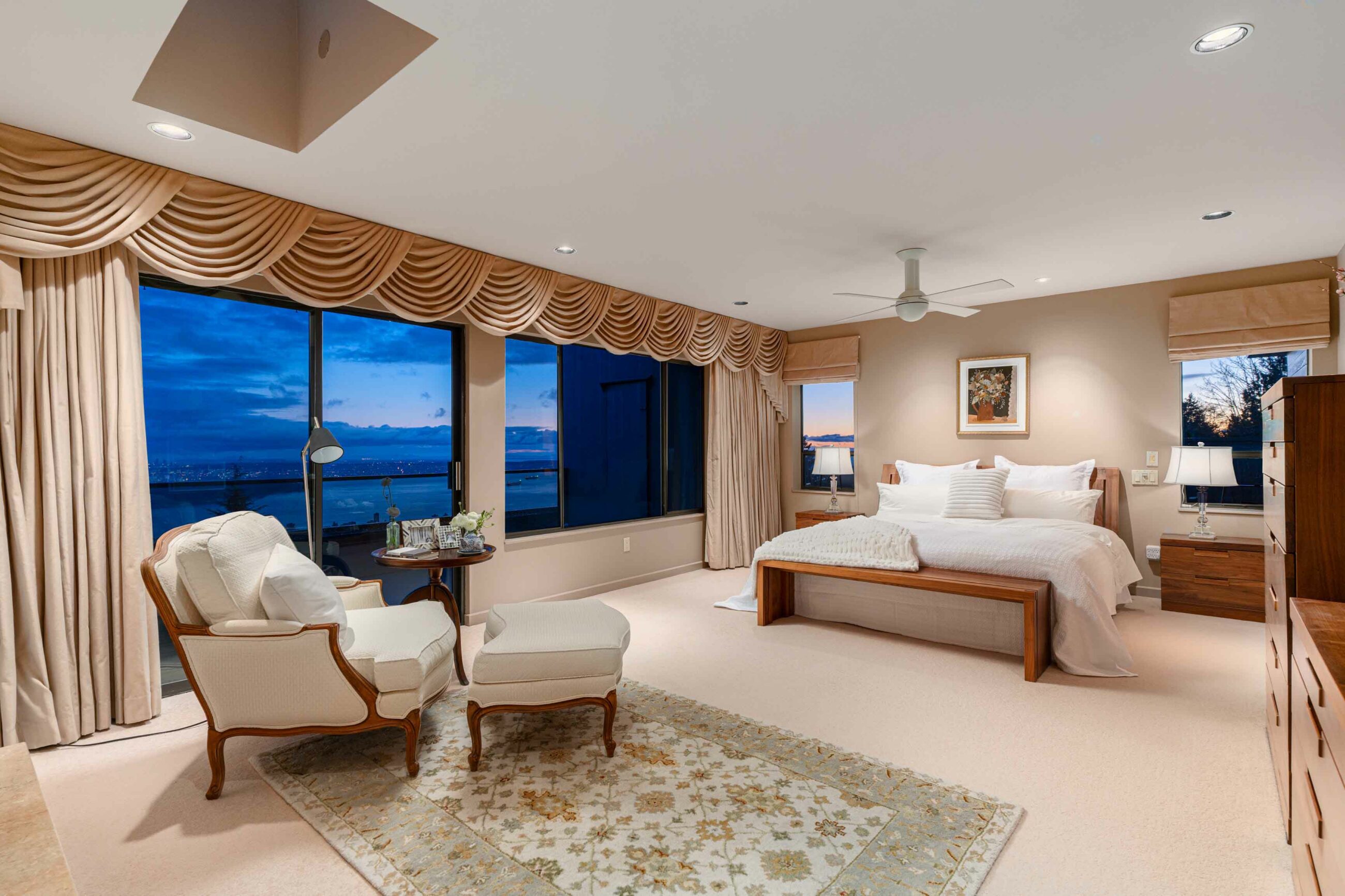 IMMACULATE FAMILY RESIDENCE WITH OCEAN & CITY VIEWS - 2527 Westhill Drive, West Vancouver