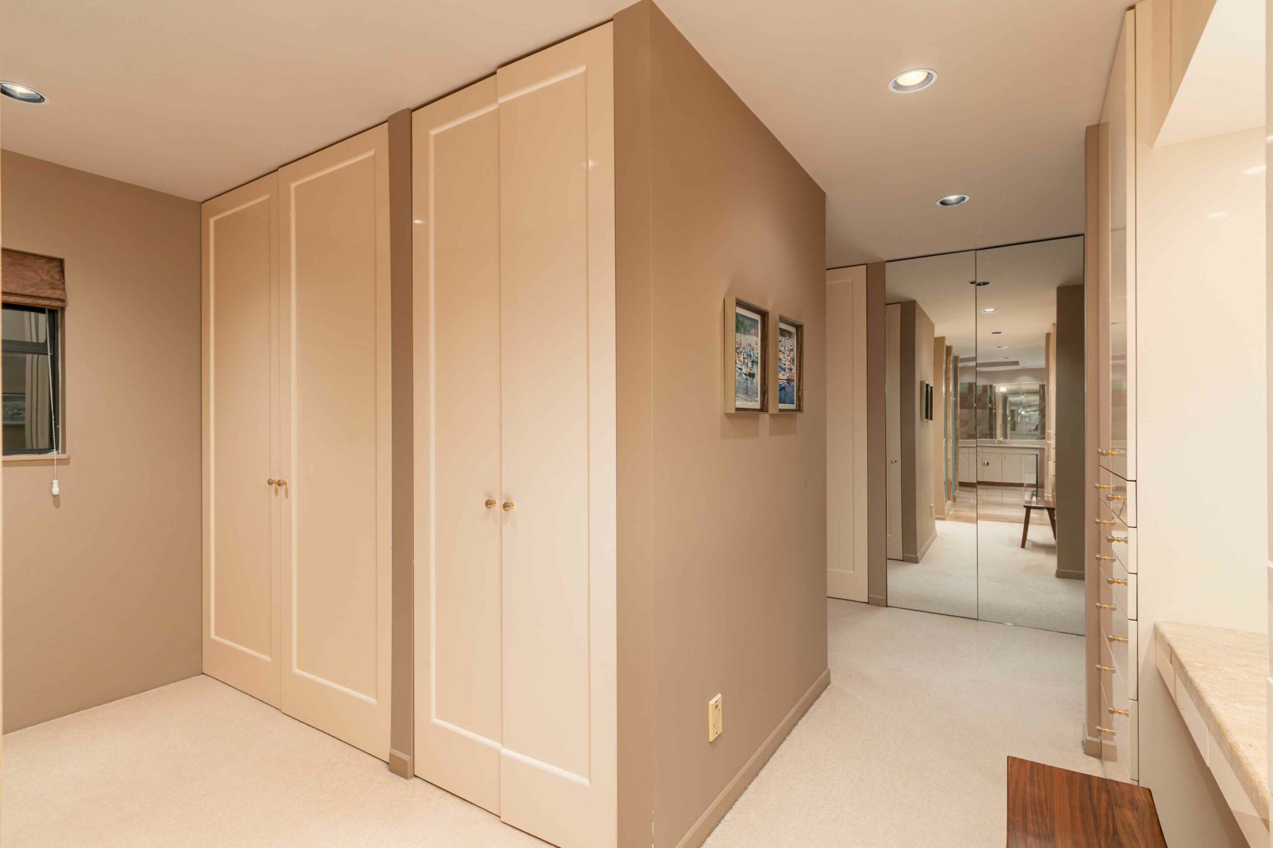 IMMACULATE FAMILY RESIDENCE WITH OCEAN & CITY VIEWS - 2527 Westhill Drive, West Vancouver