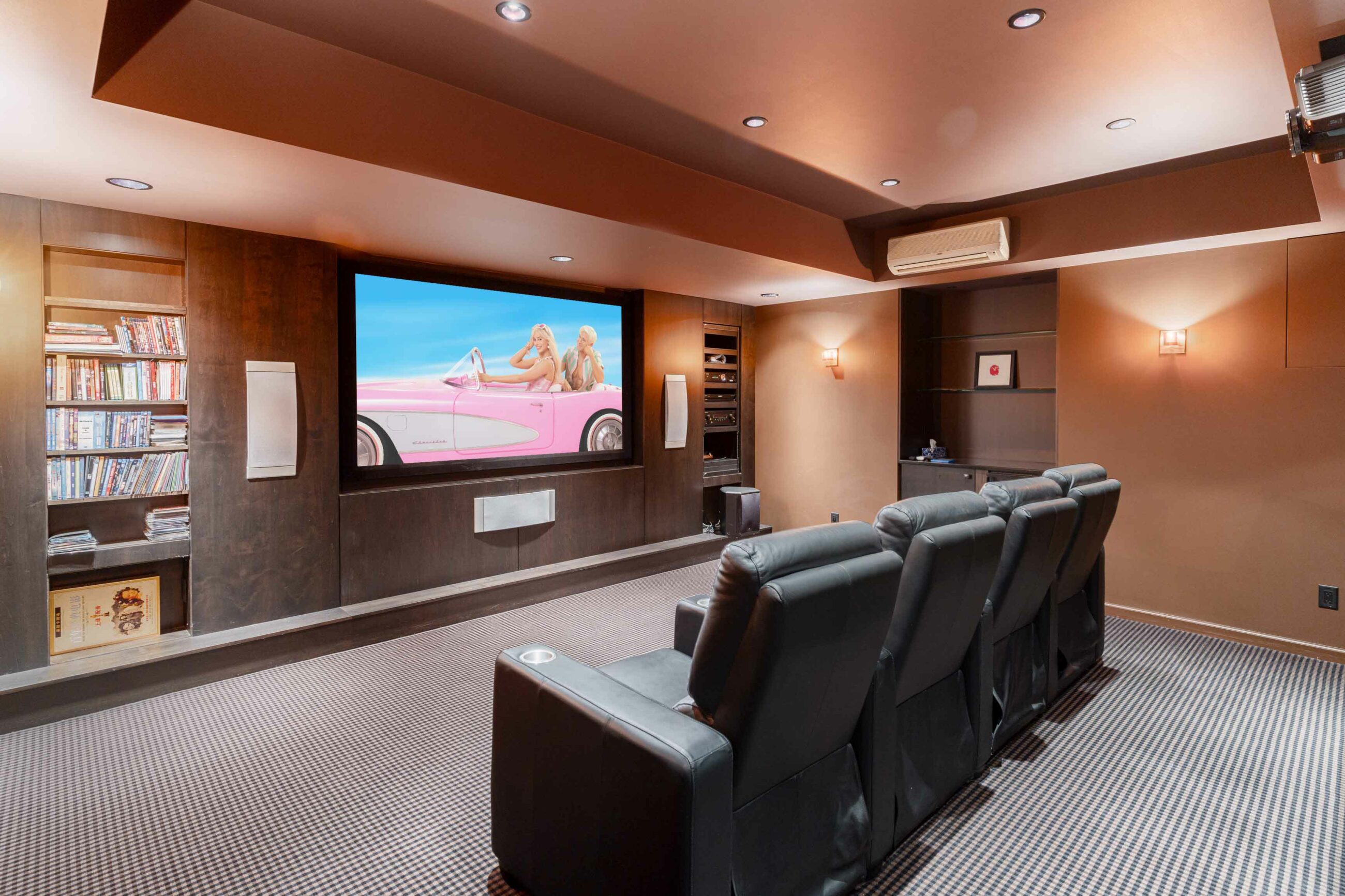 IMMACULATE FAMILY RESIDENCE WITH OCEAN & CITY VIEWS - 2527 Westhill Drive, West Vancouver