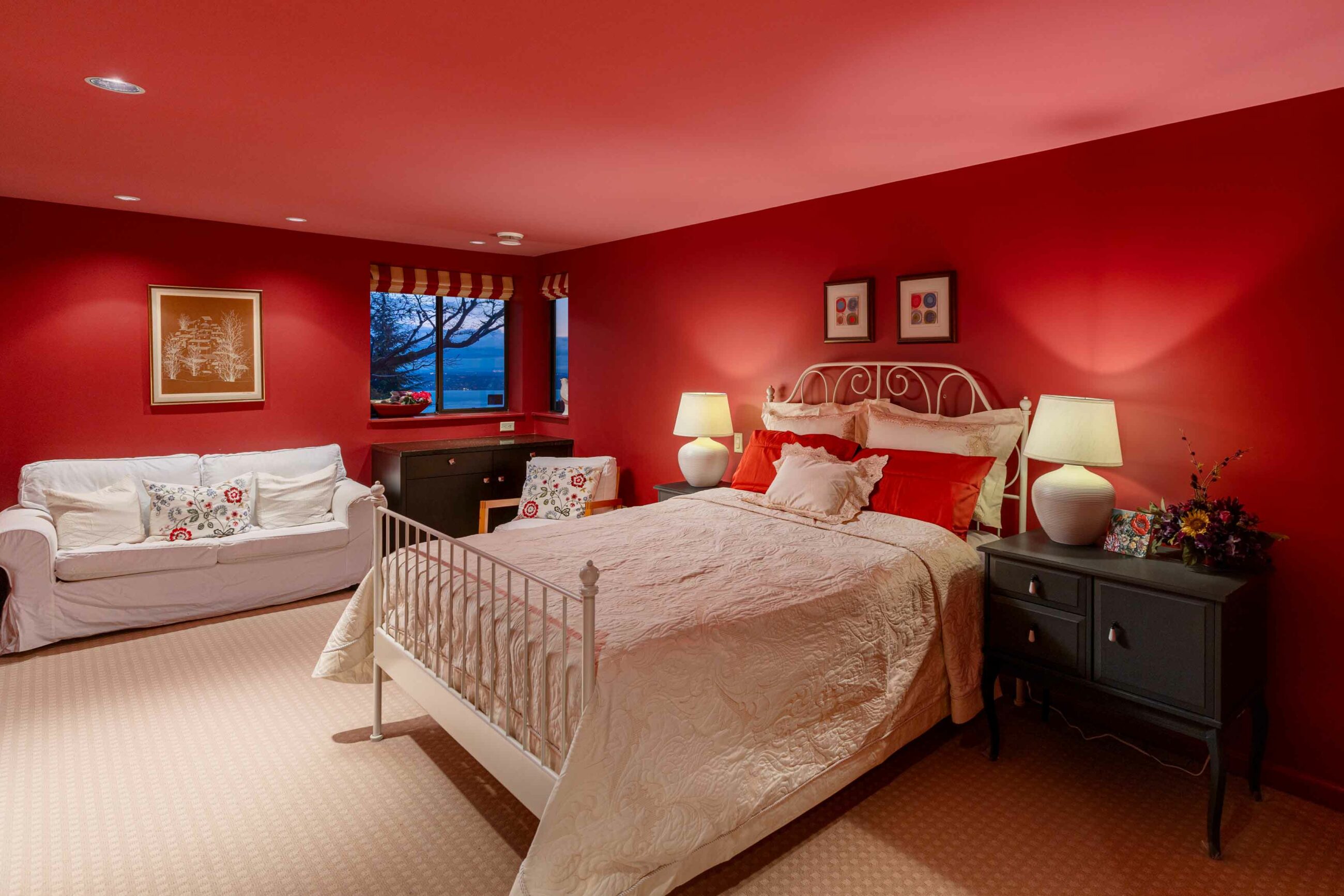 IMMACULATE FAMILY RESIDENCE WITH OCEAN & CITY VIEWS - 2527 Westhill Drive, West Vancouver