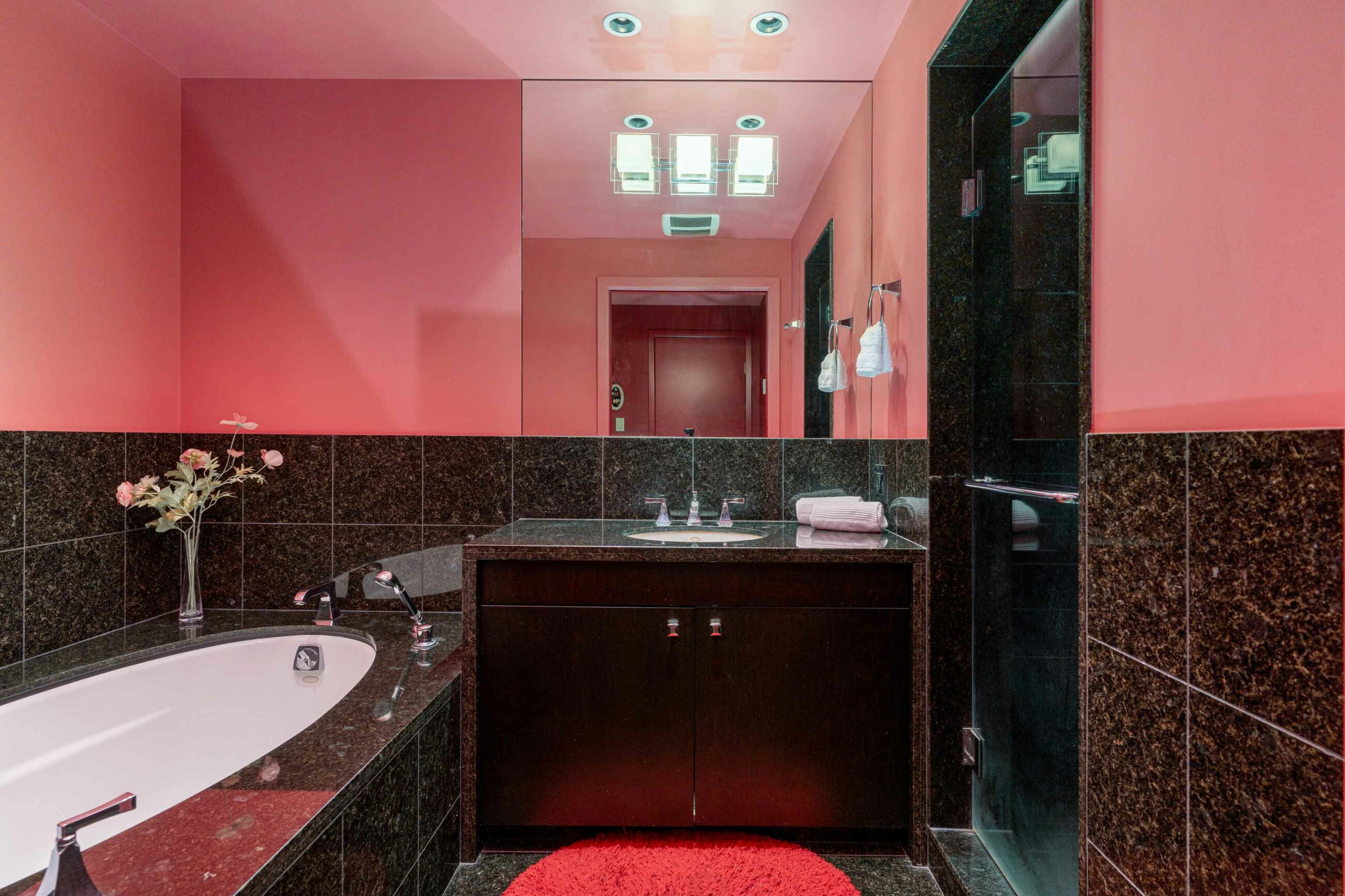 IMMACULATE FAMILY RESIDENCE WITH OCEAN & CITY VIEWS - 2527 Westhill Drive, West Vancouver