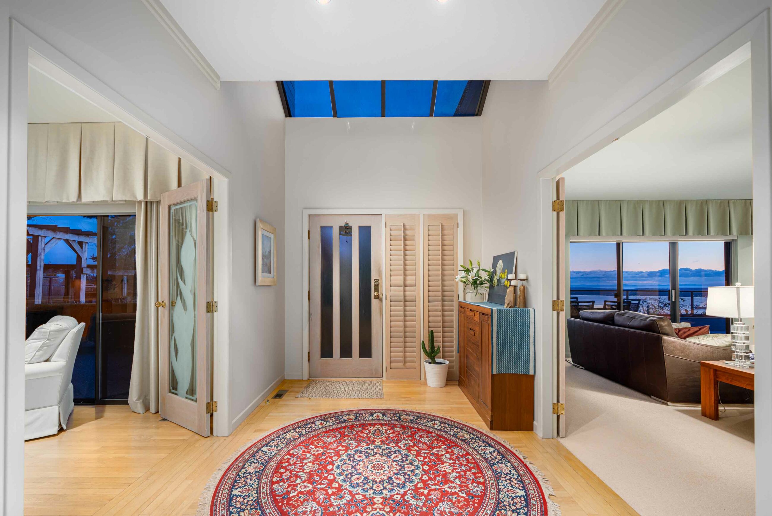 IMMACULATE FAMILY RESIDENCE WITH OCEAN & CITY VIEWS - 2527 Westhill Drive, West Vancouver