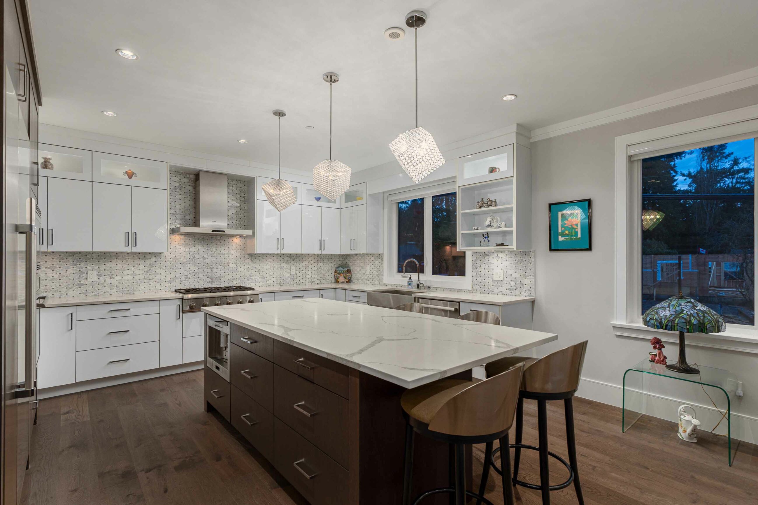 CONTEMPORARY WHITE ROCK FAMILY HOME - 15999 Columbia Avenue, White Rock