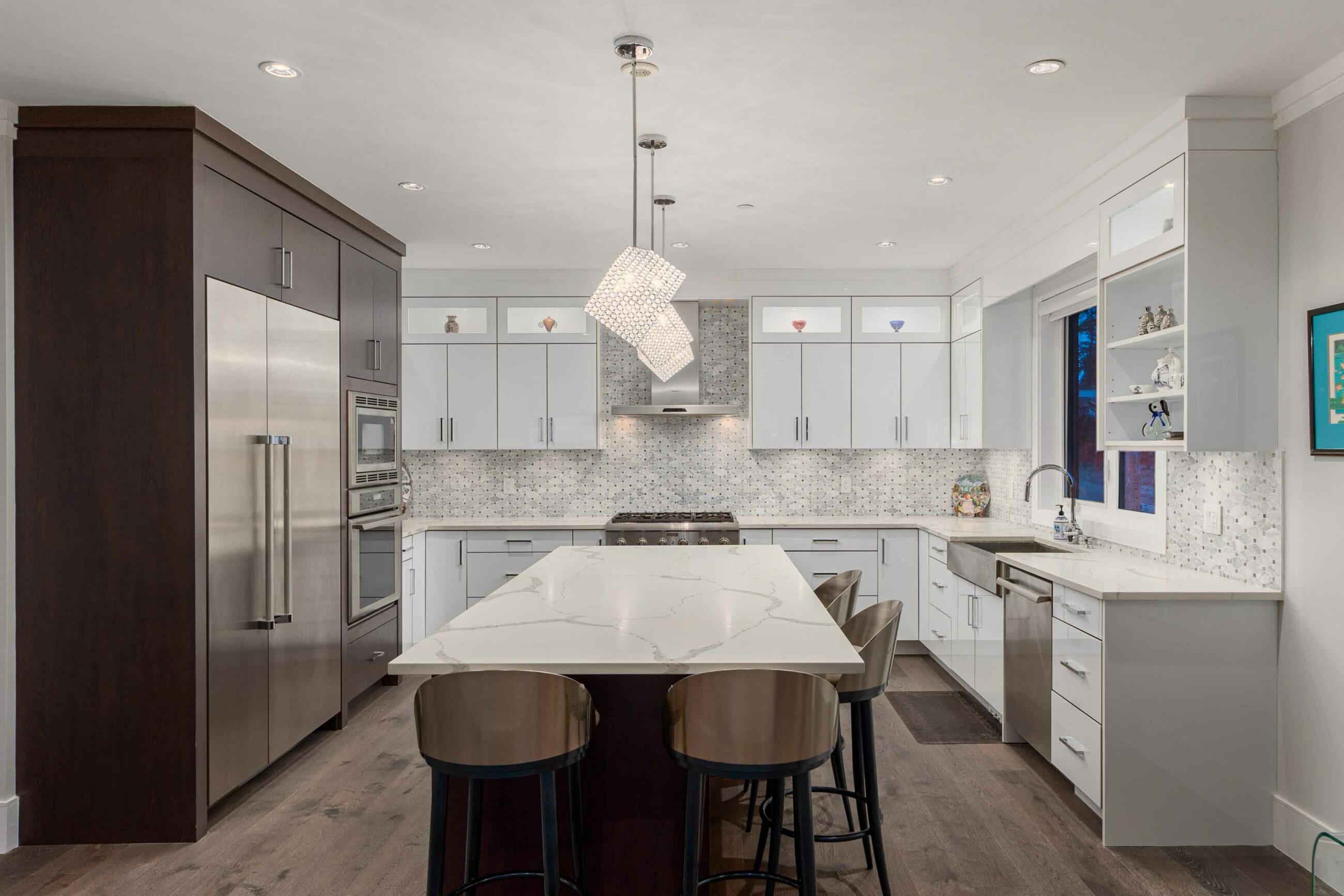 CONTEMPORARY WHITE ROCK FAMILY HOME - 15999 Columbia Avenue, White Rock