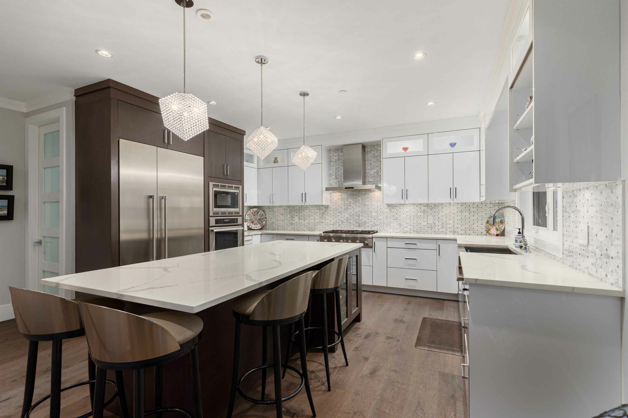 CONTEMPORARY WHITE ROCK FAMILY HOME - 15999 Columbia Avenue, White Rock