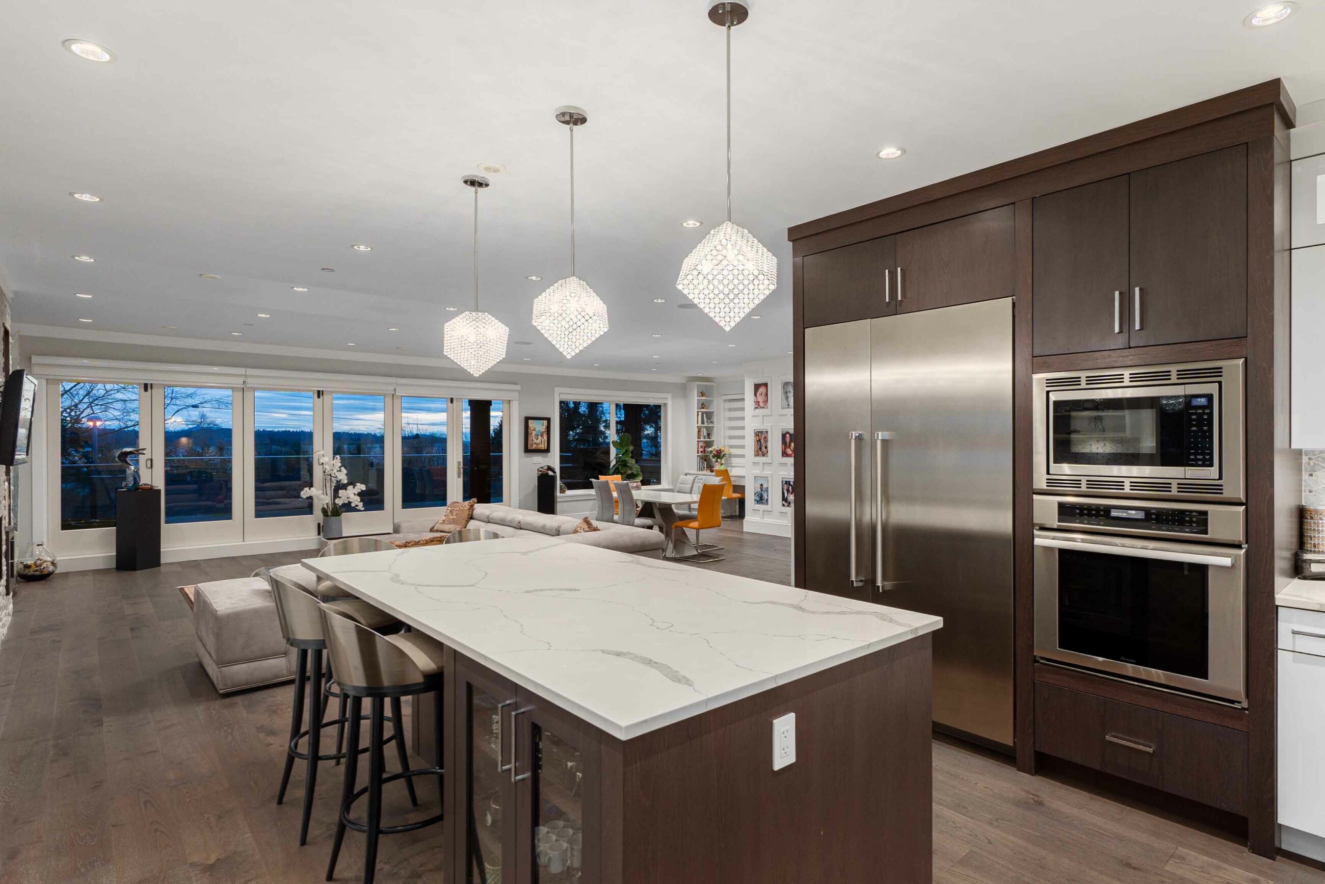 CONTEMPORARY WHITE ROCK FAMILY HOME - 15999 Columbia Avenue, White Rock