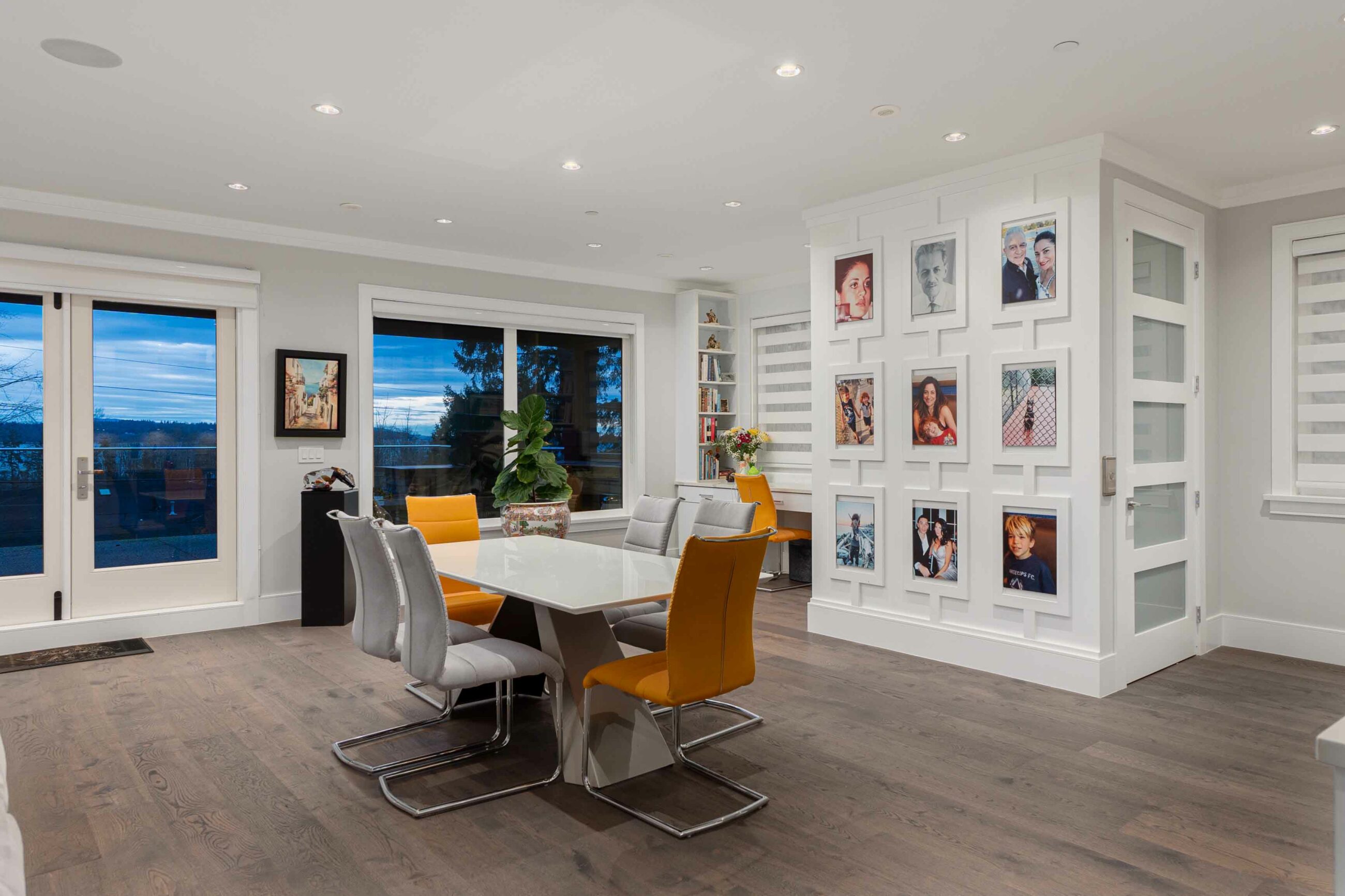 CONTEMPORARY WHITE ROCK FAMILY HOME - 15999 Columbia Avenue, White Rock