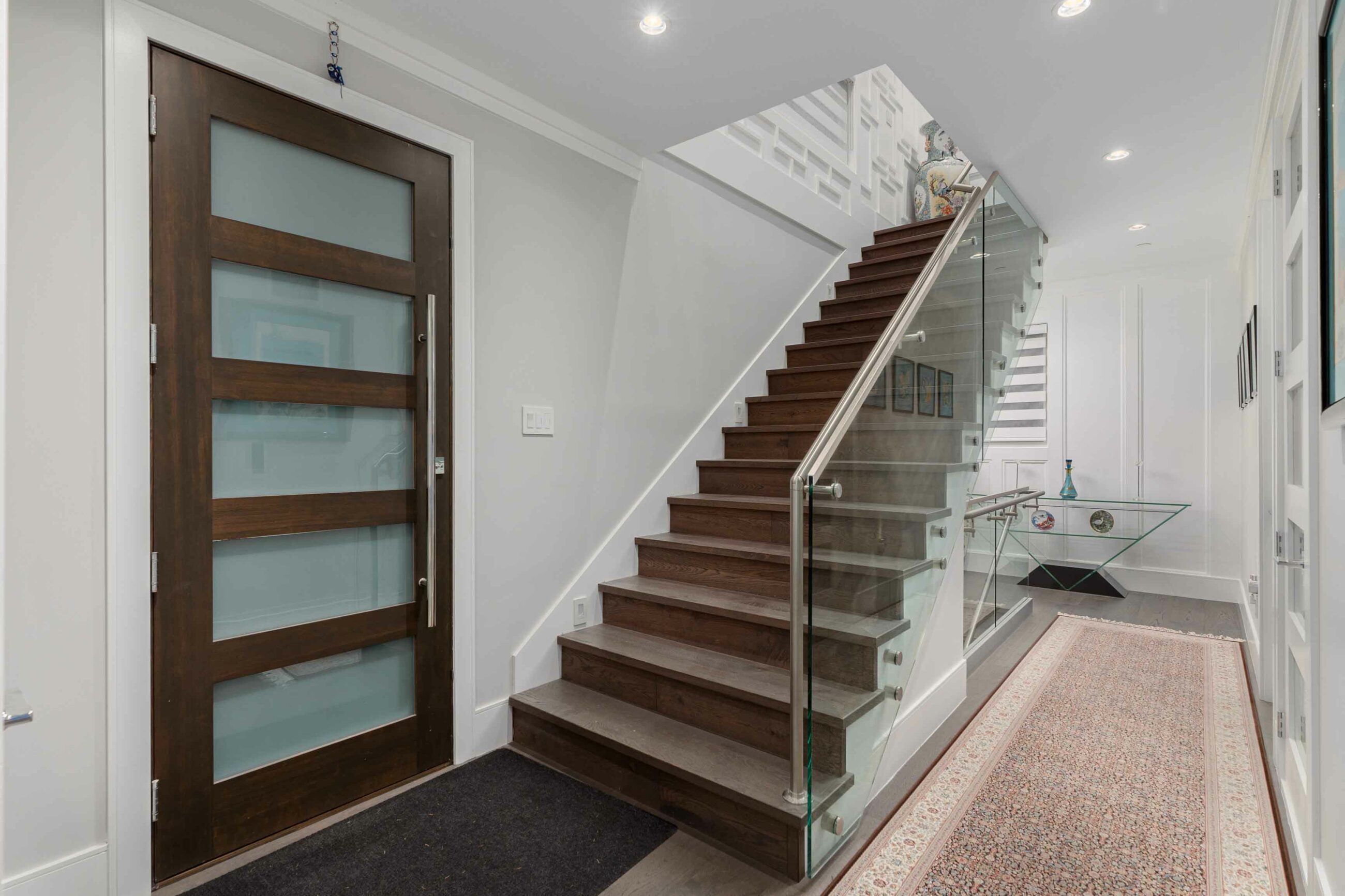 CONTEMPORARY WHITE ROCK FAMILY HOME - 15999 Columbia Avenue, White Rock