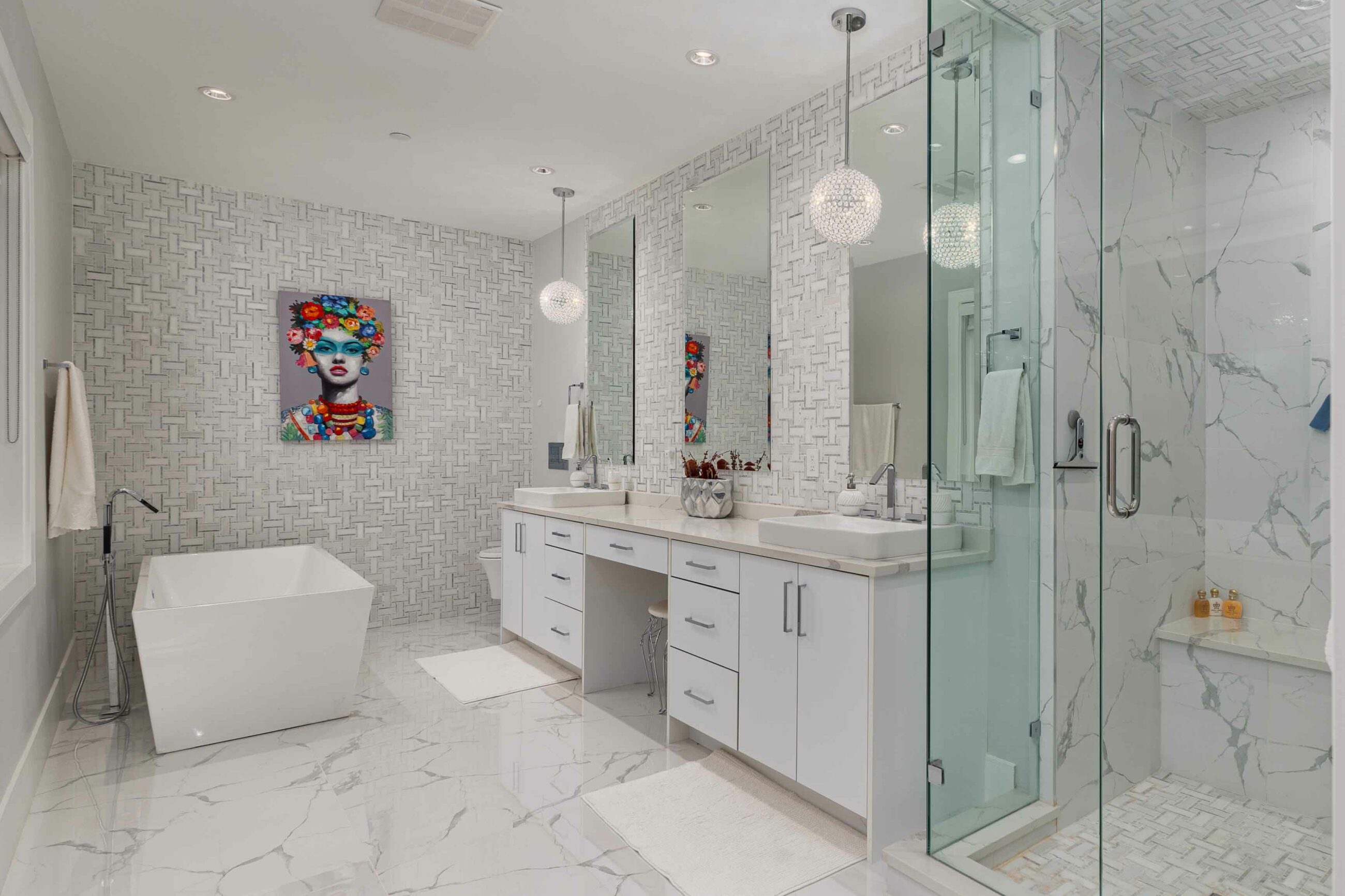 CONTEMPORARY WHITE ROCK FAMILY HOME - 15999 Columbia Avenue, White Rock