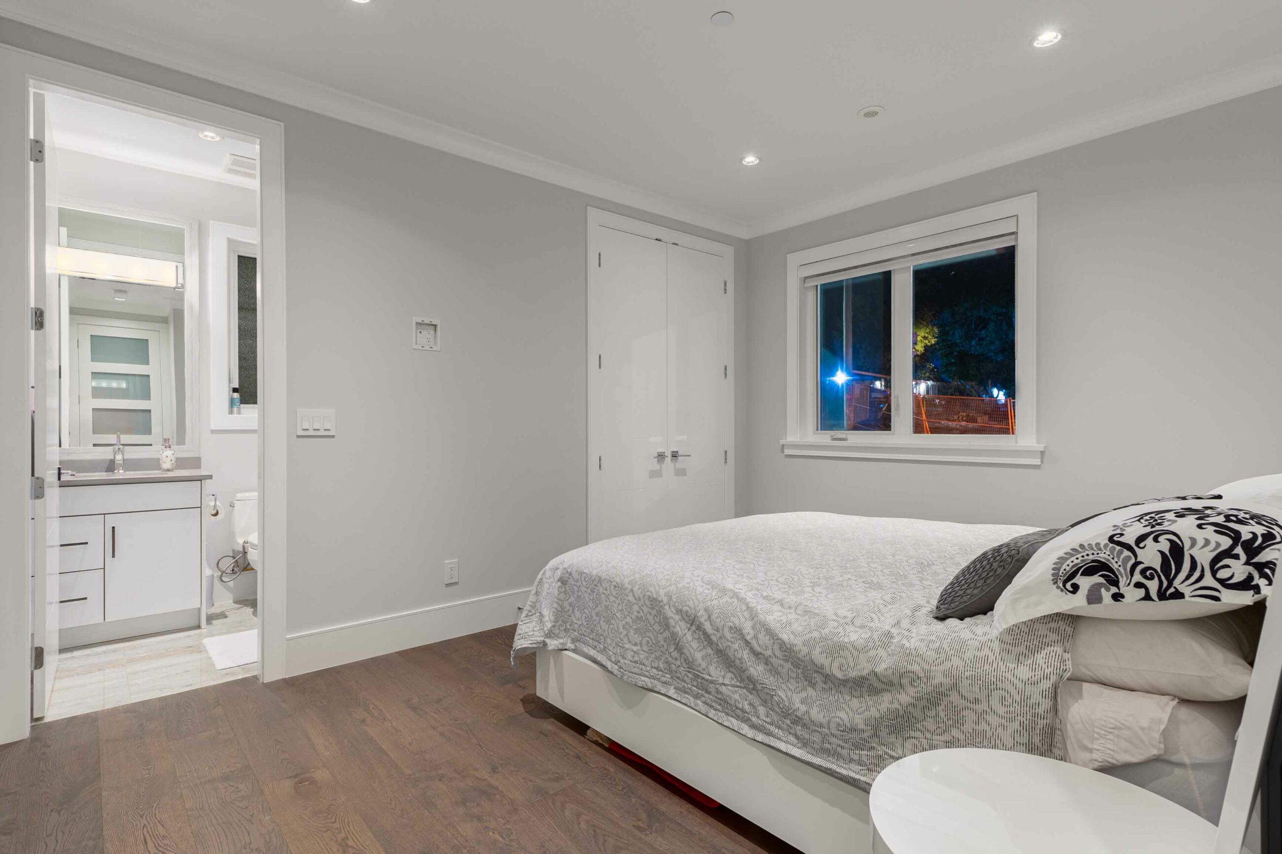 CONTEMPORARY WHITE ROCK FAMILY HOME - 15999 Columbia Avenue, White Rock