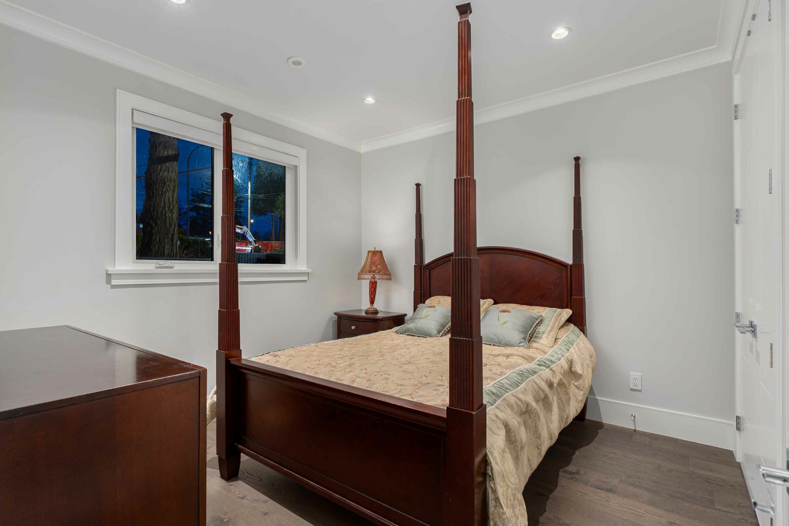 CONTEMPORARY WHITE ROCK FAMILY HOME - 15999 Columbia Avenue, White Rock