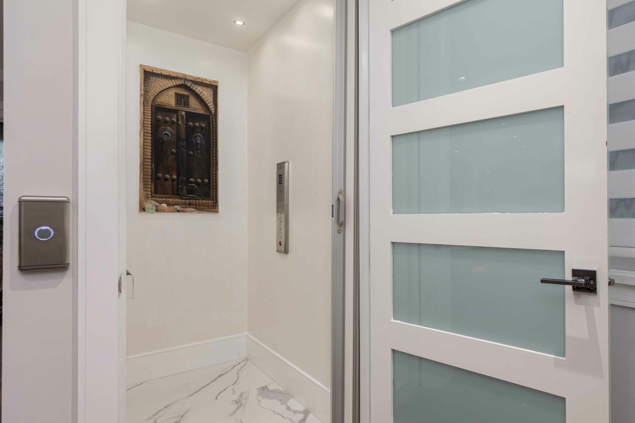 CONTEMPORARY WHITE ROCK FAMILY HOME - 15999 Columbia Avenue, White Rock