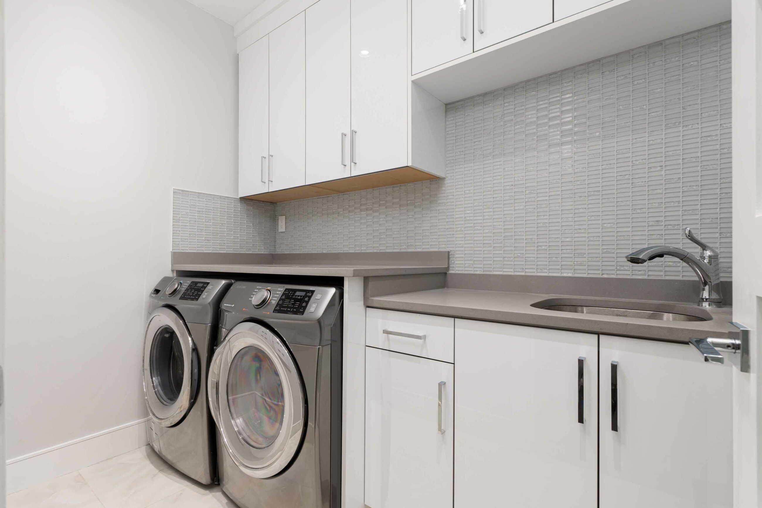 CONTEMPORARY WHITE ROCK FAMILY HOME - 15999 Columbia Avenue, White Rock