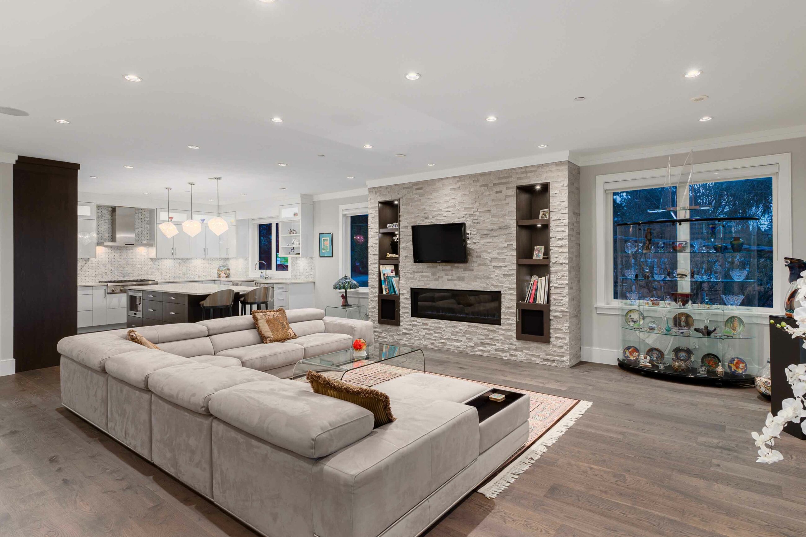 CONTEMPORARY WHITE ROCK FAMILY HOME - 15999 Columbia Avenue, White Rock