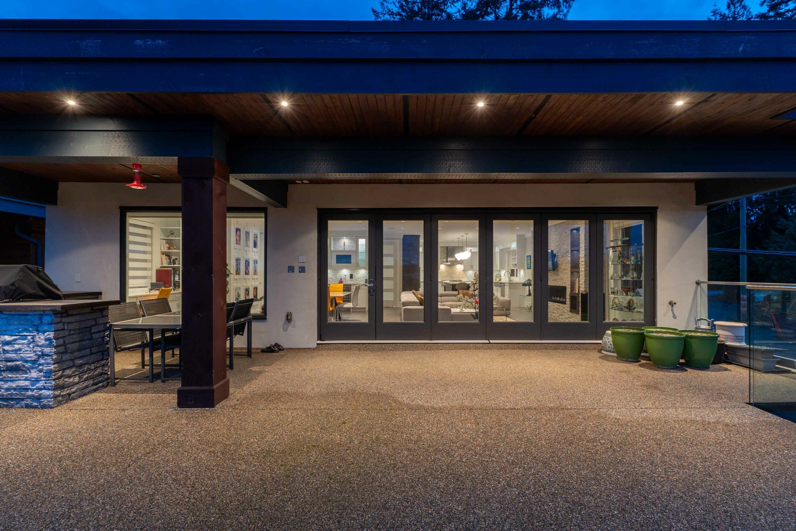 CONTEMPORARY WHITE ROCK FAMILY HOME - 15999 Columbia Avenue, White Rock