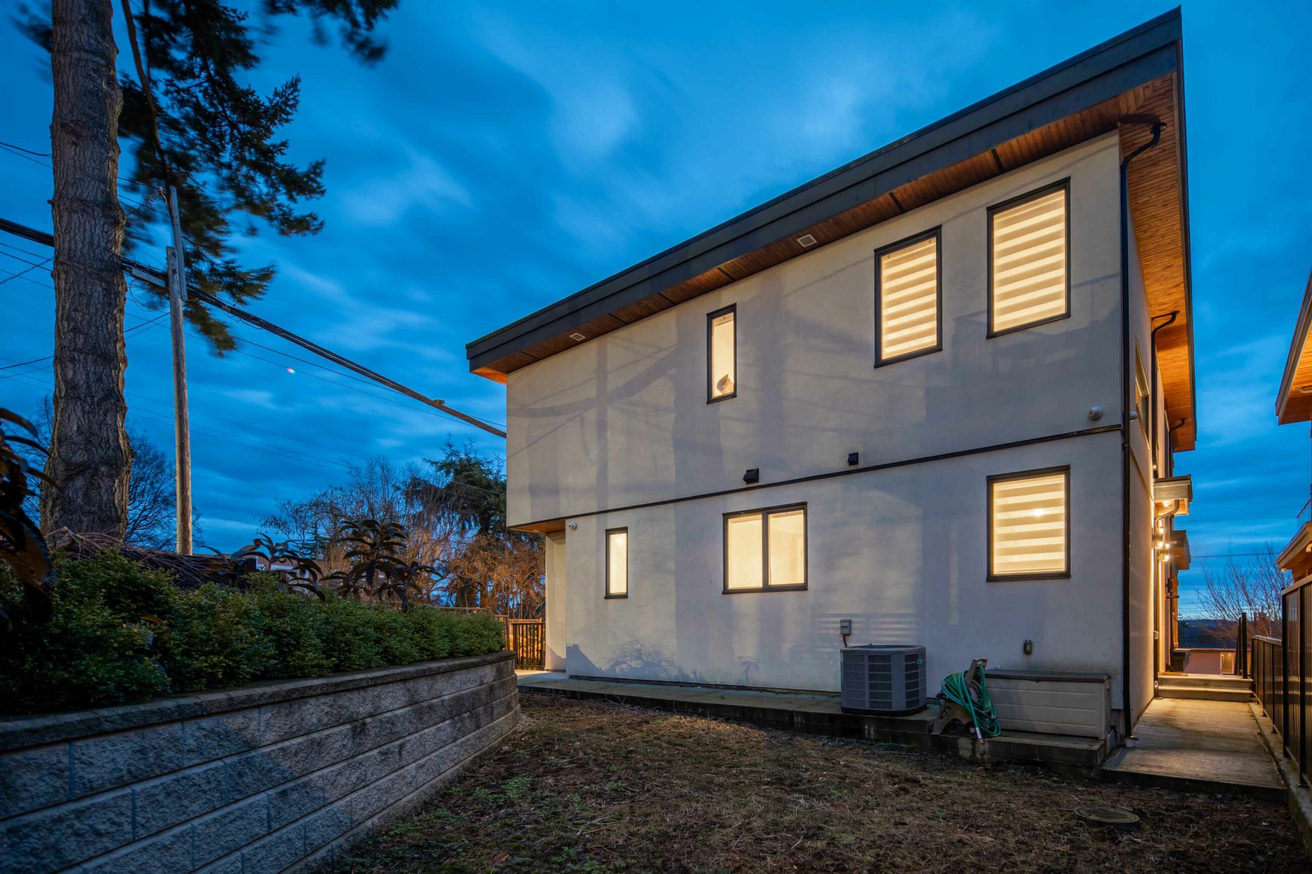 CONTEMPORARY WHITE ROCK FAMILY HOME - 15999 Columbia Avenue, White Rock