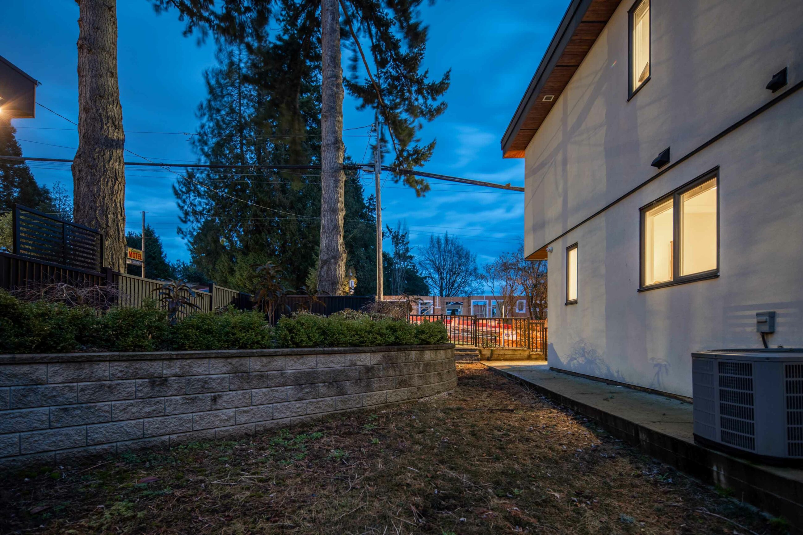 CONTEMPORARY WHITE ROCK FAMILY HOME - 15999 Columbia Avenue, White Rock