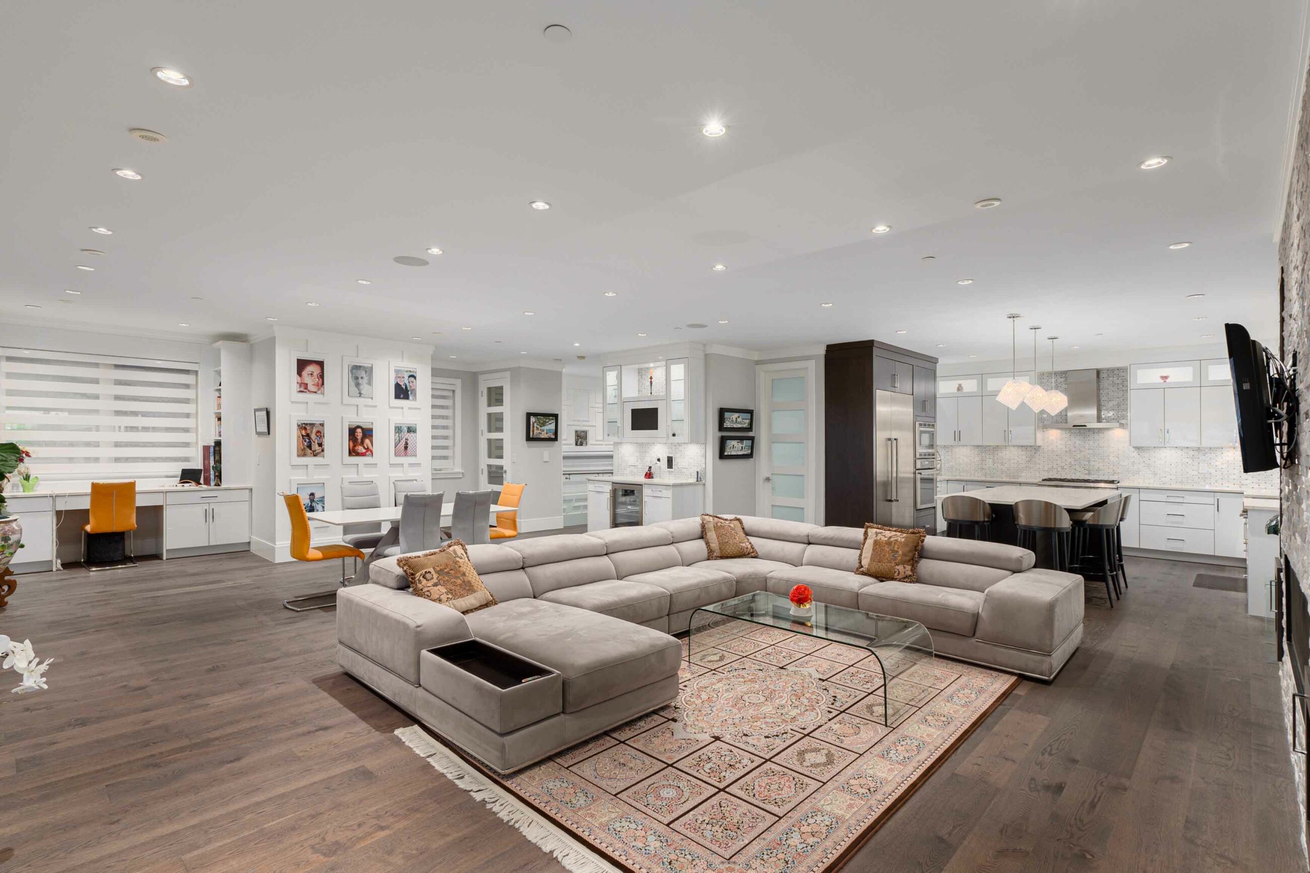 CONTEMPORARY WHITE ROCK FAMILY HOME - 15999 Columbia Avenue, White Rock