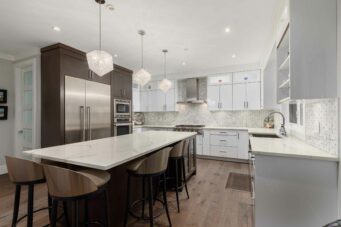 CONTEMPORARY WHITE ROCK FAMILY HOME - 15999 Columbia Avenue, White Rock