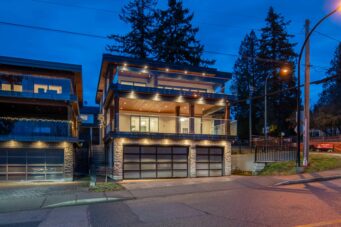 CONTEMPORARY WHITE ROCK FAMILY HOME - 15999 Columbia Avenue, White Rock