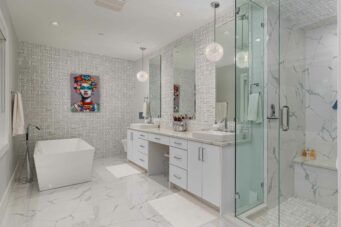 CONTEMPORARY WHITE ROCK FAMILY HOME - 15999 Columbia Avenue, White Rock