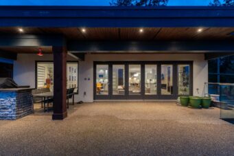 CONTEMPORARY WHITE ROCK FAMILY HOME - 15999 Columbia Avenue, White Rock