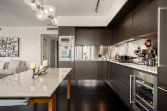 STUNNING HIGH LEVEL UNIT WITH BREATHTAKING VIEWS - 3507 1151 W Georgia Street, Vancouver