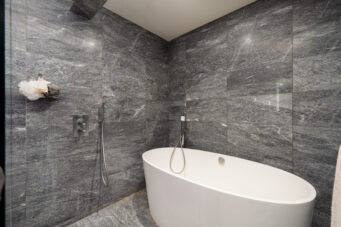 STUNNING HIGH LEVEL UNIT WITH BREATHTAKING VIEWS - 3507 1151 W Georgia Street, Vancouver