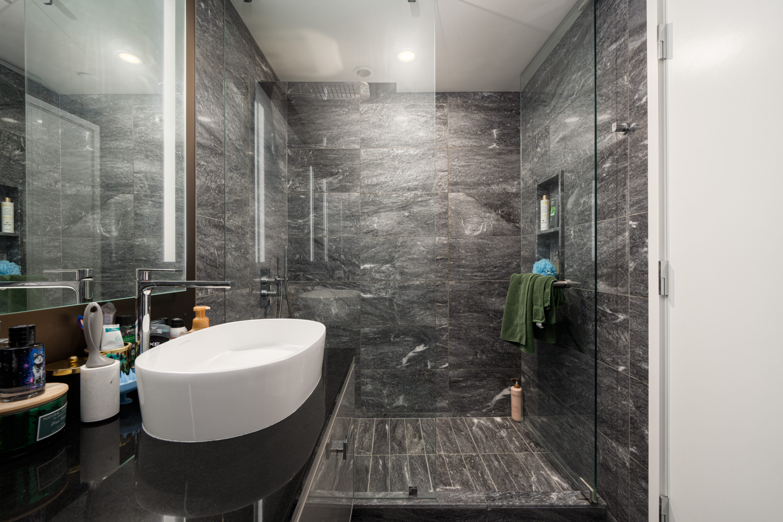 STUNNING HIGH LEVEL UNIT WITH BREATHTAKING VIEWS - 3507 1151 W Georgia Street, Vancouver