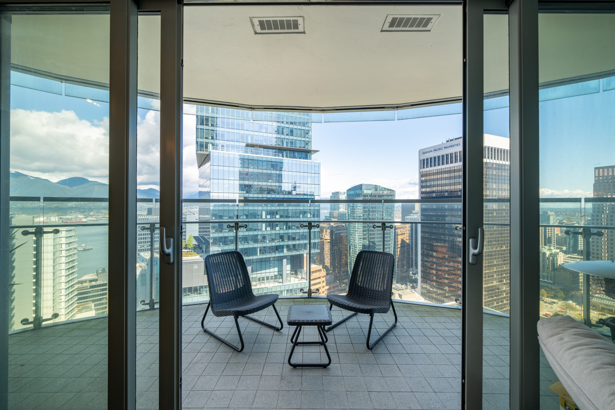 STUNNING HIGH LEVEL UNIT WITH BREATHTAKING VIEWS - 3507 1151 W Georgia Street, Vancouver