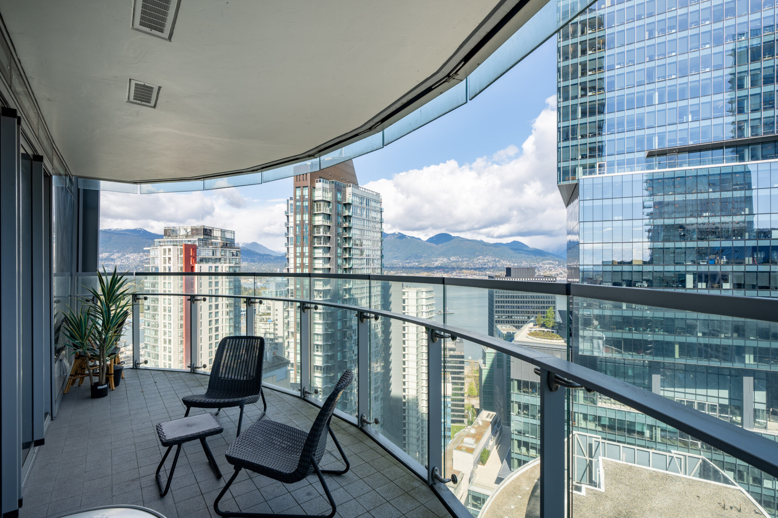 STUNNING HIGH LEVEL UNIT WITH BREATHTAKING VIEWS - 3507 1151 W Georgia Street, Vancouver