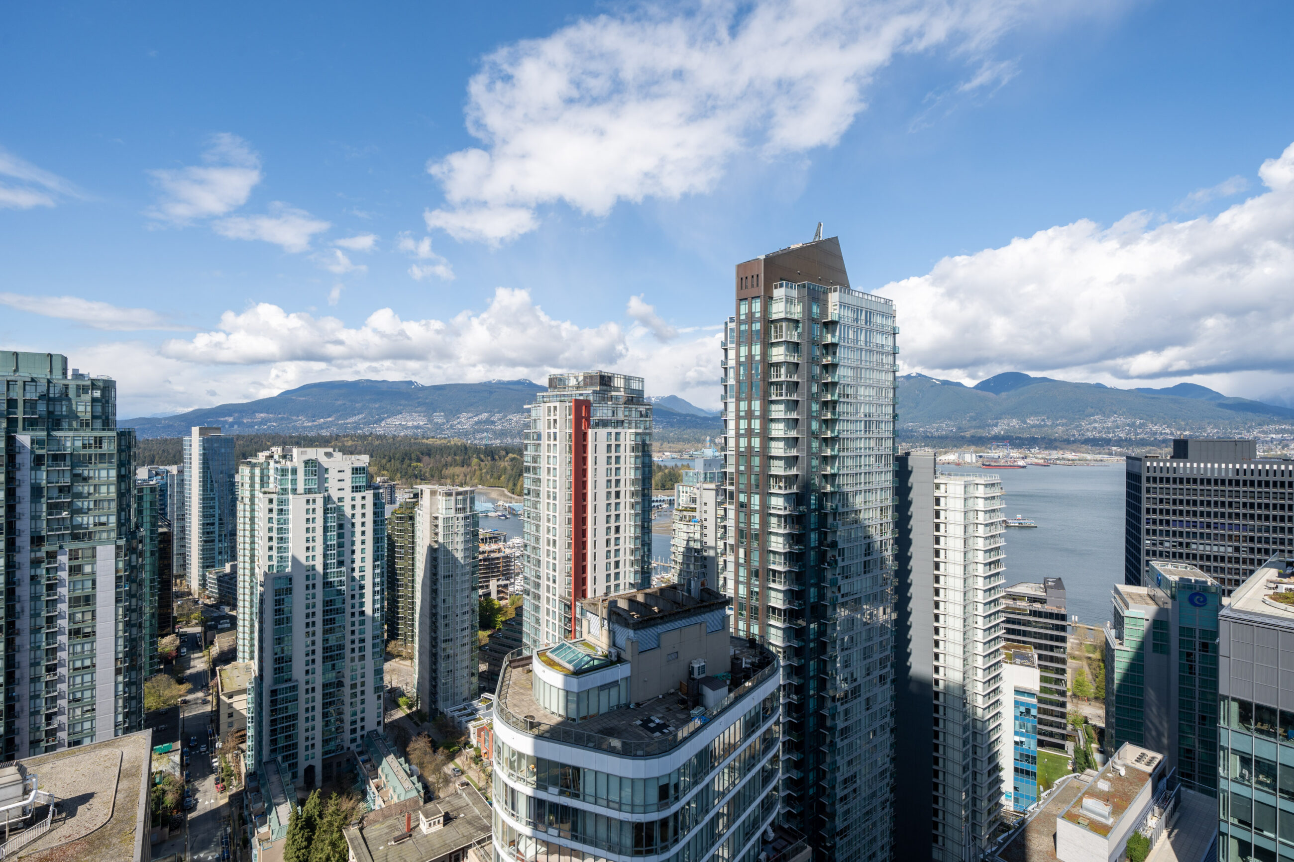 STUNNING HIGH LEVEL UNIT WITH BREATHTAKING VIEWS - 3507 1151 W Georgia Street, Vancouver