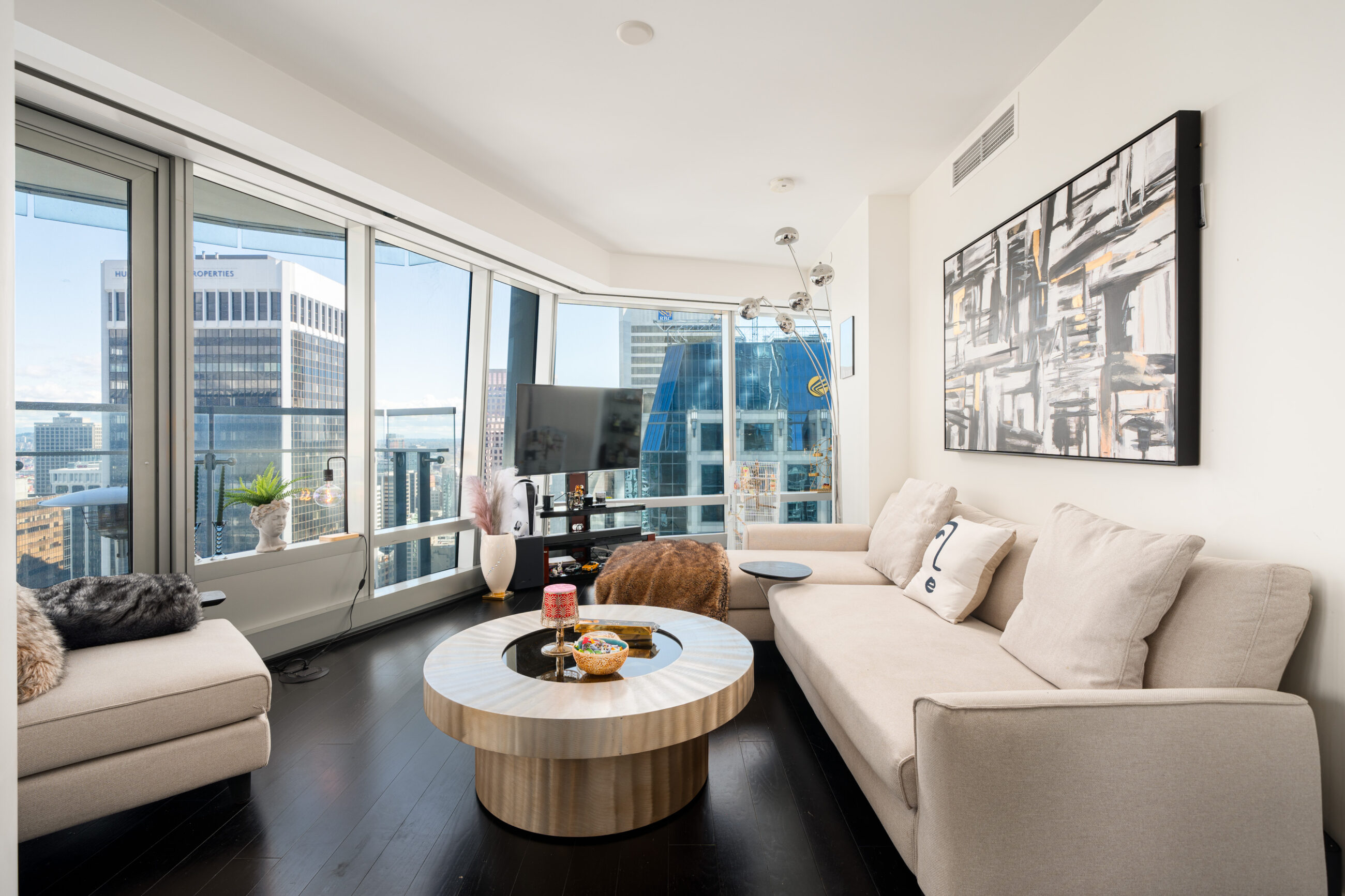 STUNNING HIGH LEVEL UNIT WITH BREATHTAKING VIEWS – 3507 1151 W Georgia Street, Vancouver