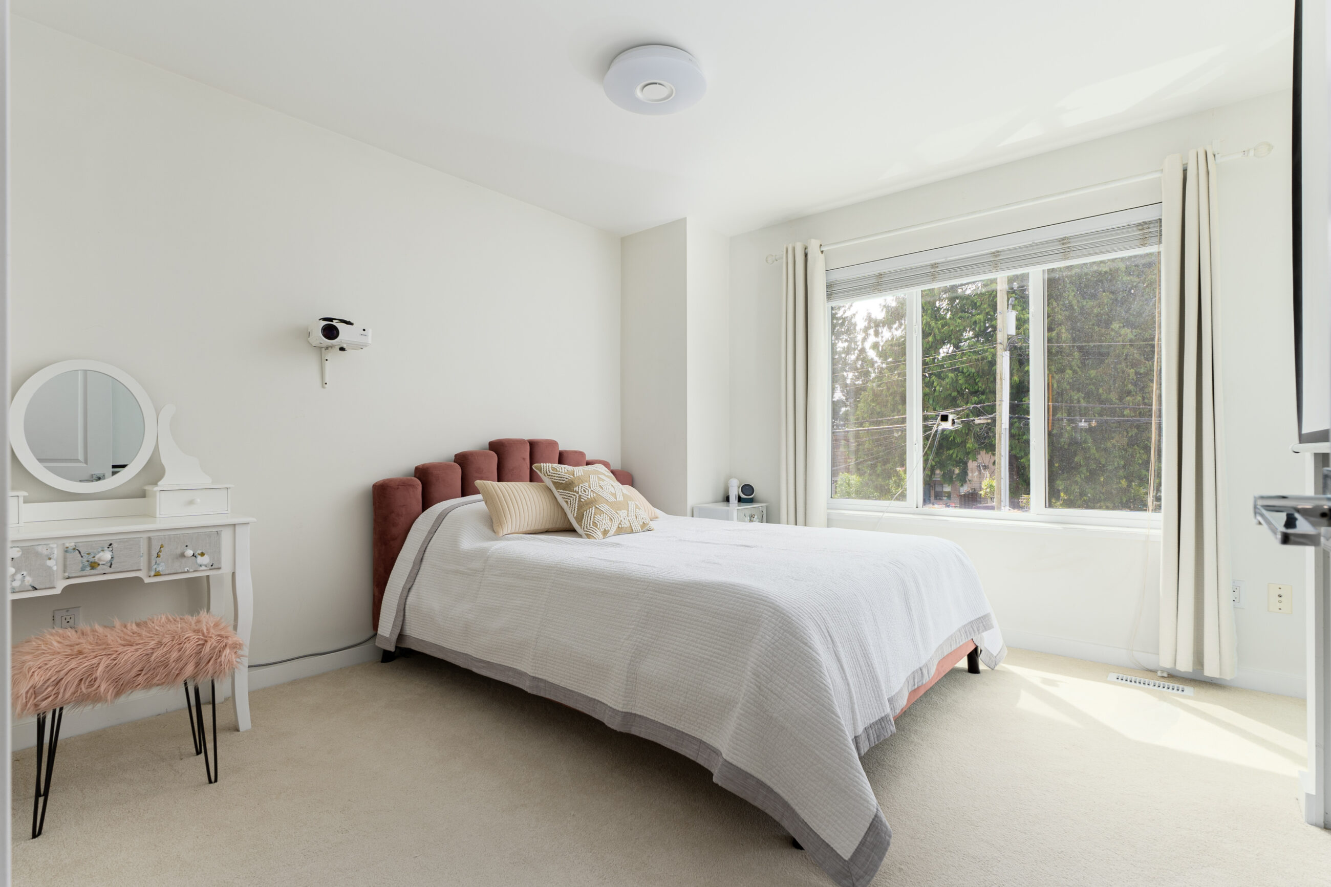 GORGEOUS HALF DUPLEX IN CENTRAL LONSDALE - 225 E 18th Street, North Vancouver