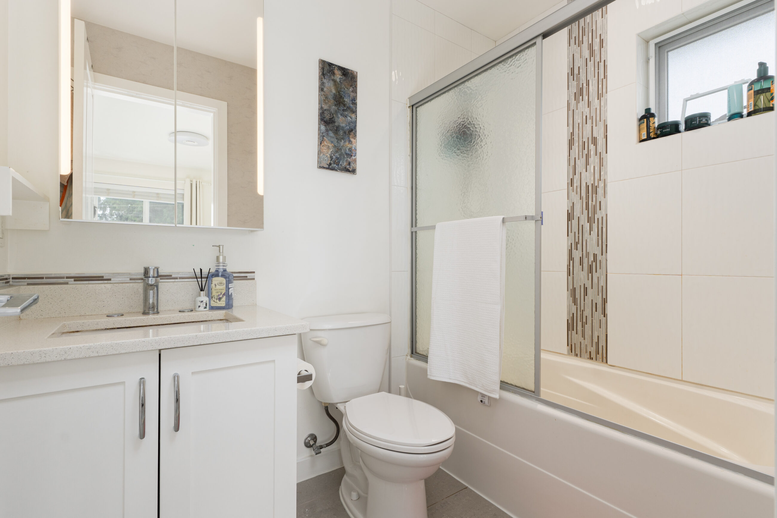 GORGEOUS HALF DUPLEX IN CENTRAL LONSDALE - 225 E 18th Street, North Vancouver