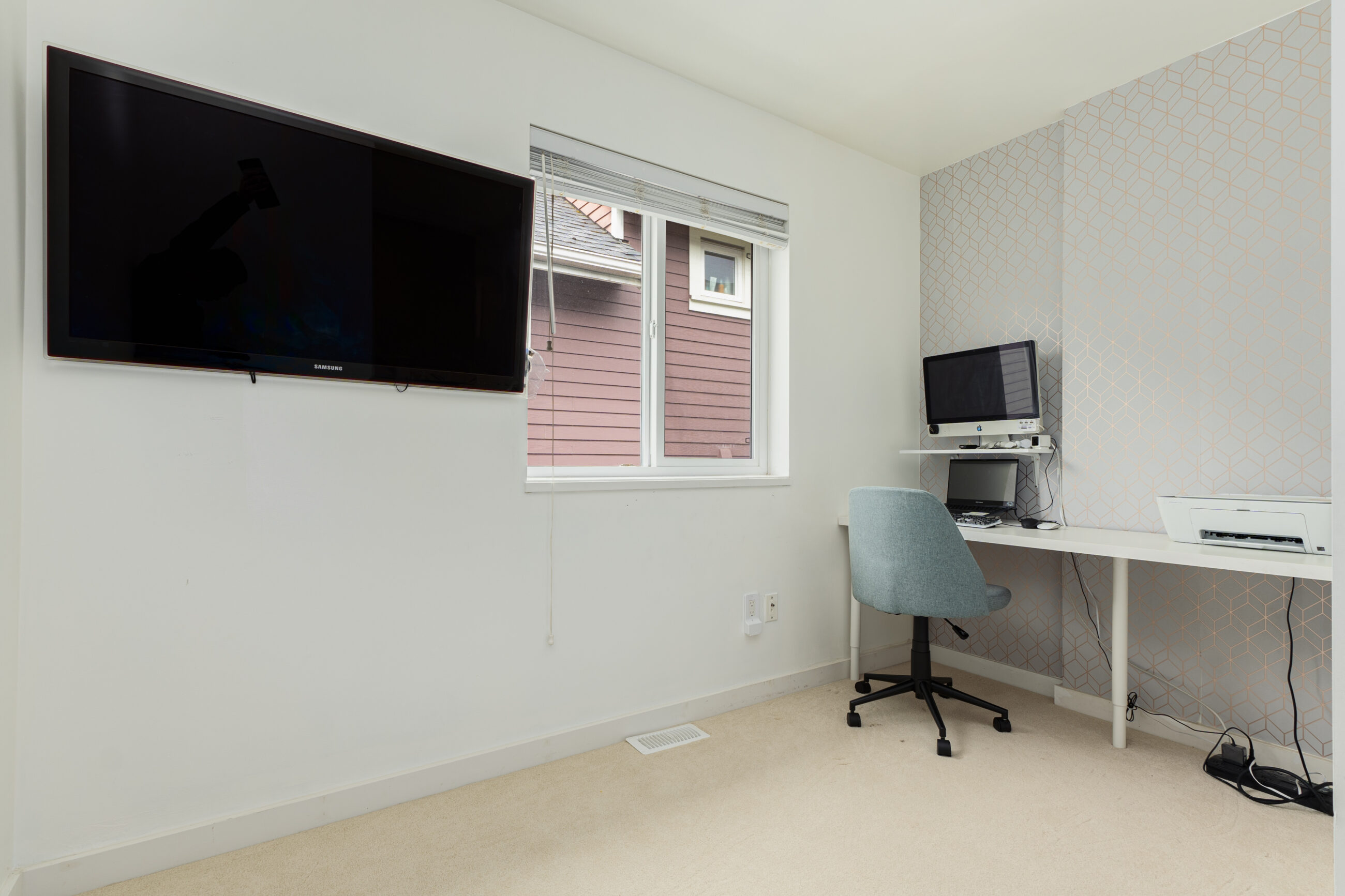 GORGEOUS HALF DUPLEX IN CENTRAL LONSDALE - 225 E 18th Street, North Vancouver