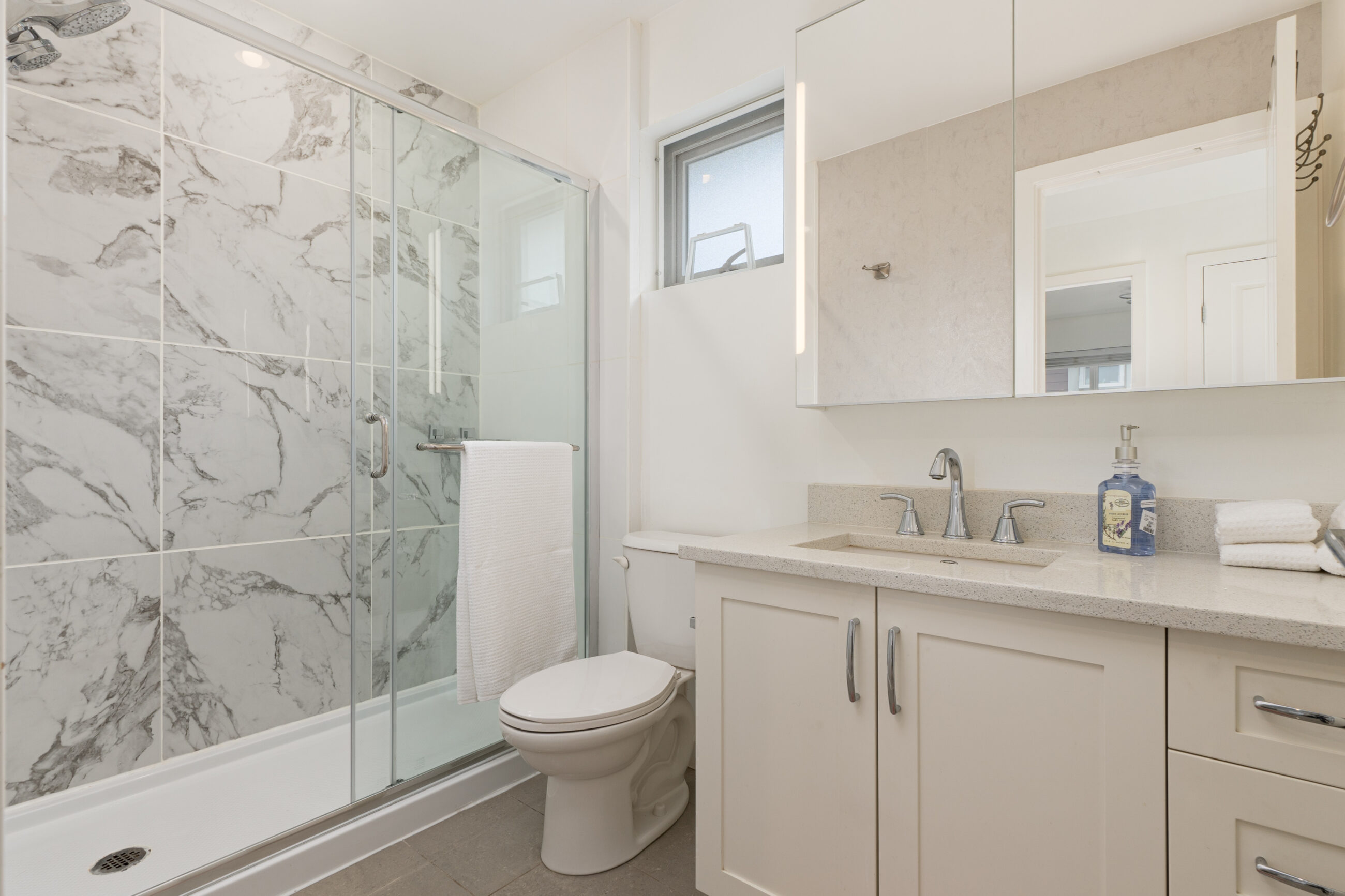 GORGEOUS HALF DUPLEX IN CENTRAL LONSDALE - 225 E 18th Street, North Vancouver