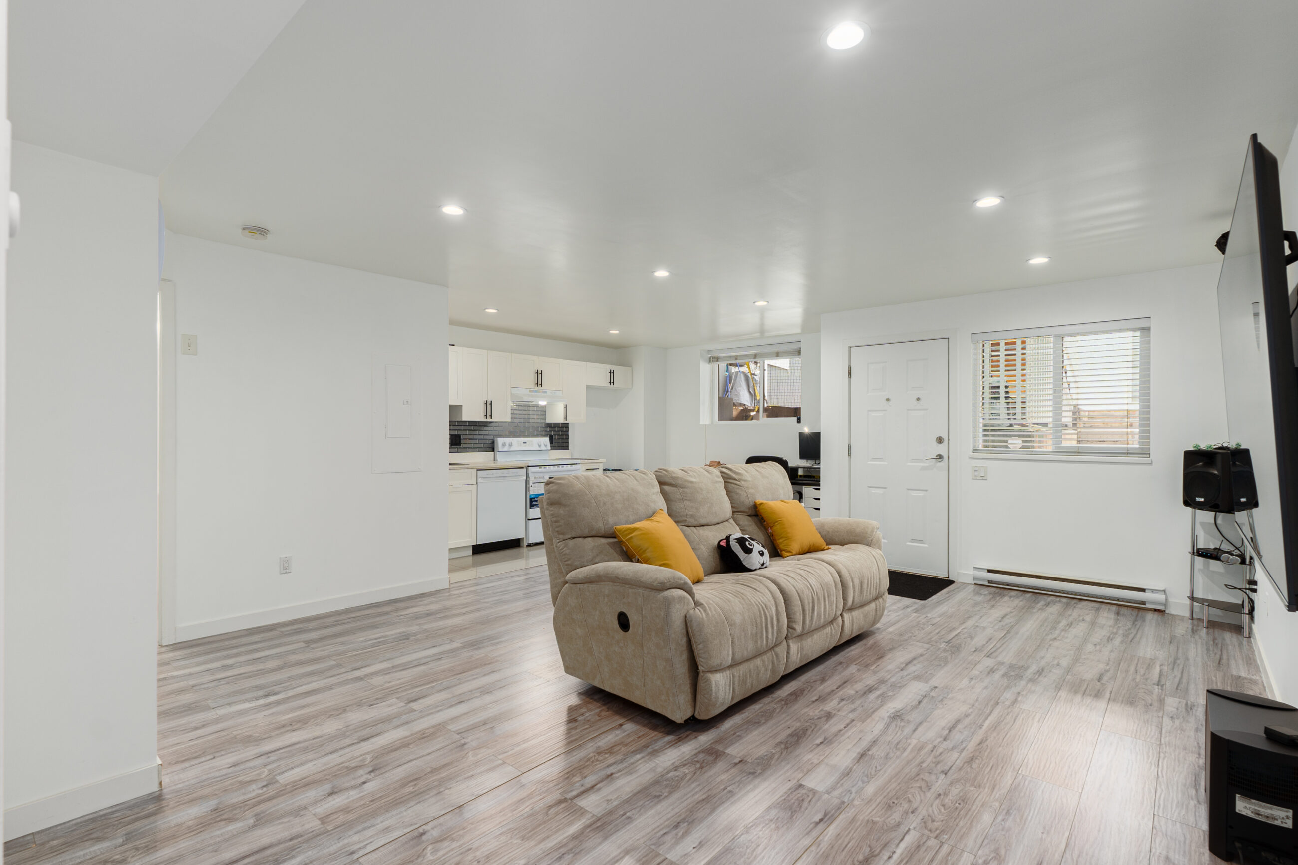 GORGEOUS HALF DUPLEX IN CENTRAL LONSDALE - 225 E 18th Street, North Vancouver