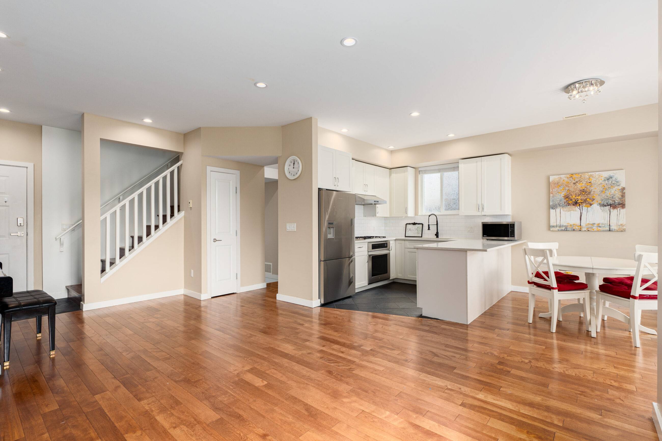 GORGEOUS HALF DUPLEX IN CENTRAL LONSDALE - 225 E 18th Street, North Vancouver